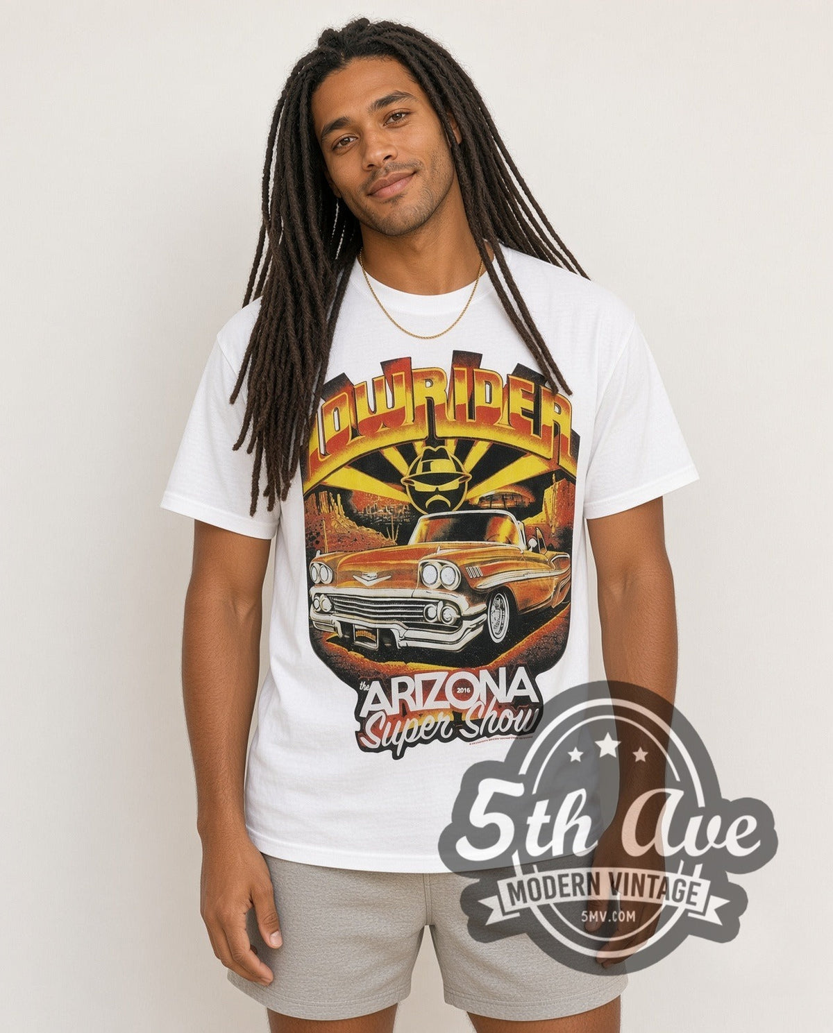 Model wearing the Rollin Hard The Arizona Super Show 2016 vintage graphic tee