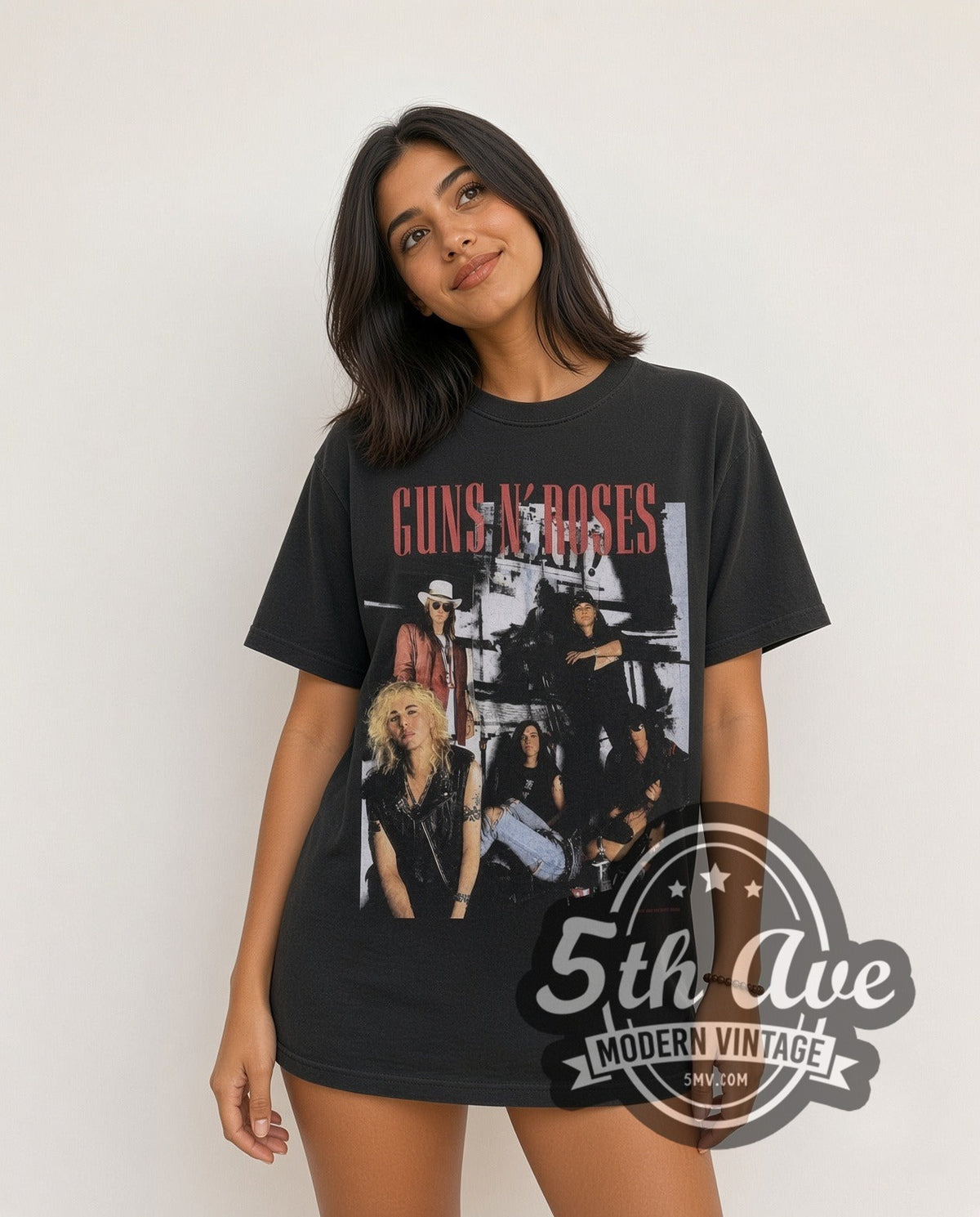 Model wearing the Guns N Roses Band Photo vintage band t-shirt in black