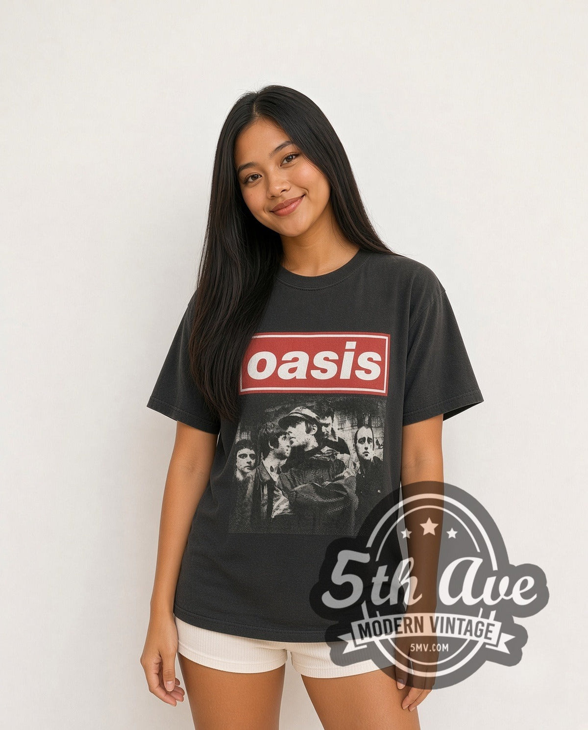Model wearing the Oasis Band Image vintage band t-shirt