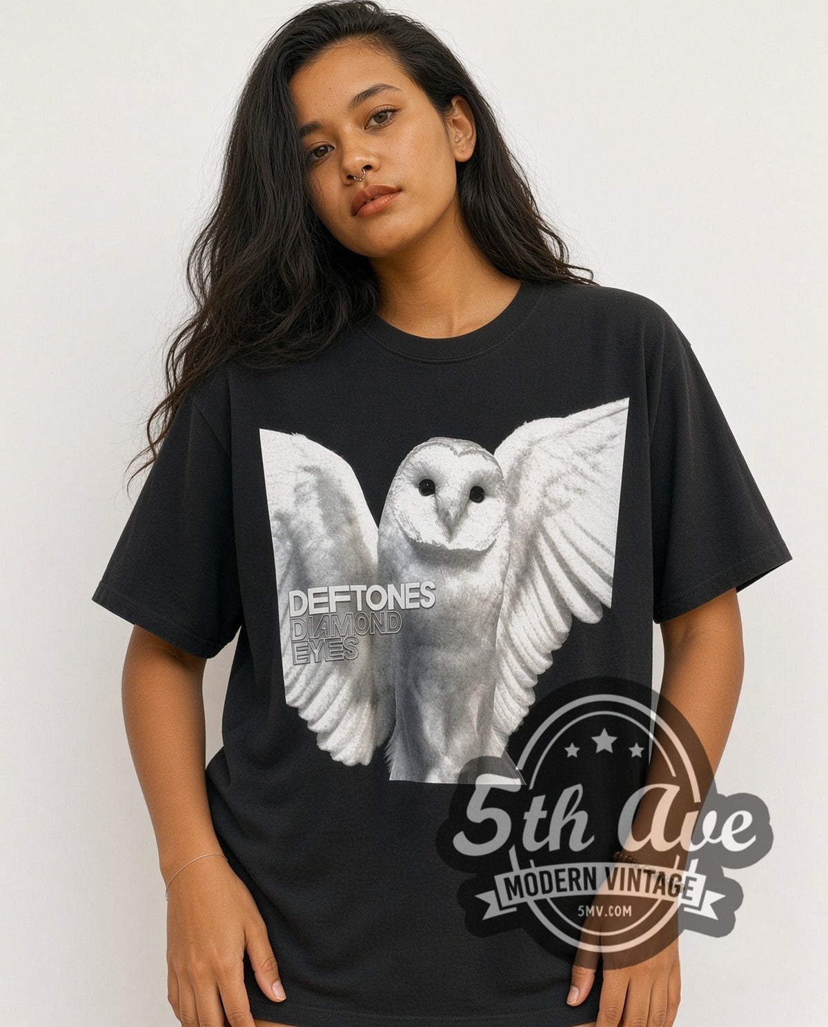 Model wearing the Deftones vintage band t-shirt
