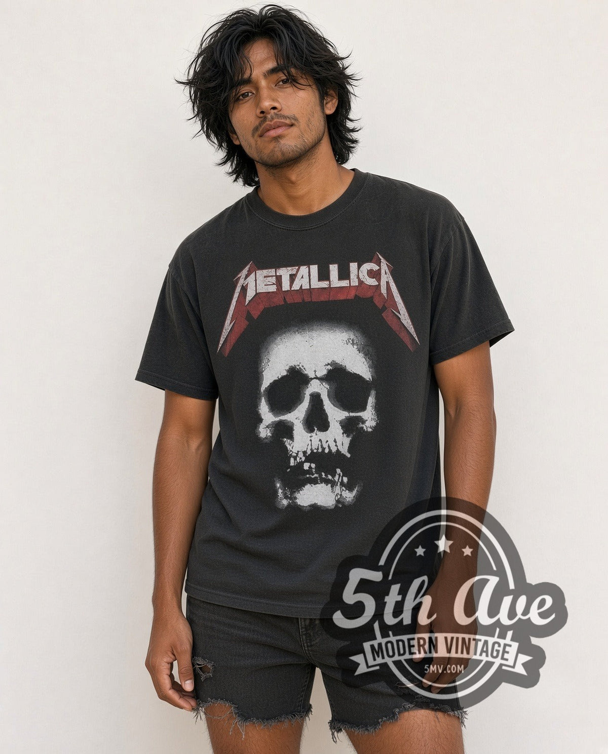 Model wearing the Metallica Skull Logo vintage band t-shirt