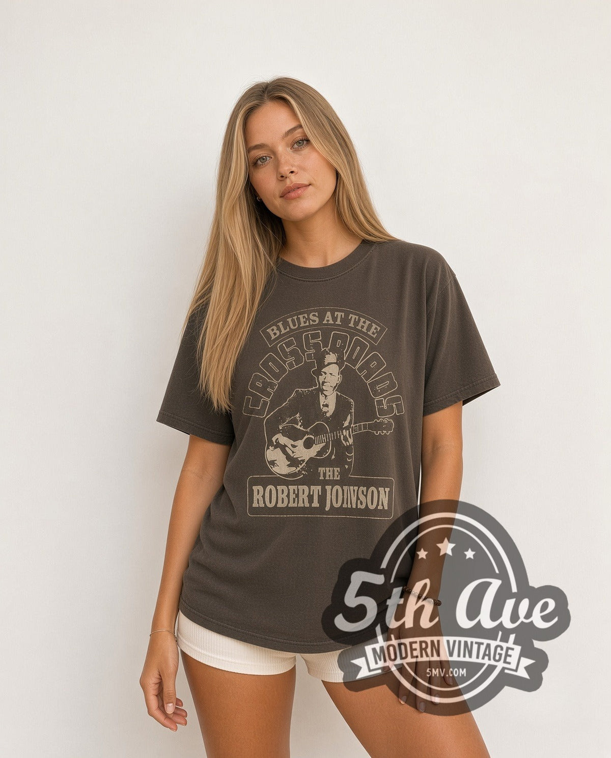Model wearing the Robert Johnson vintage band t-shirt