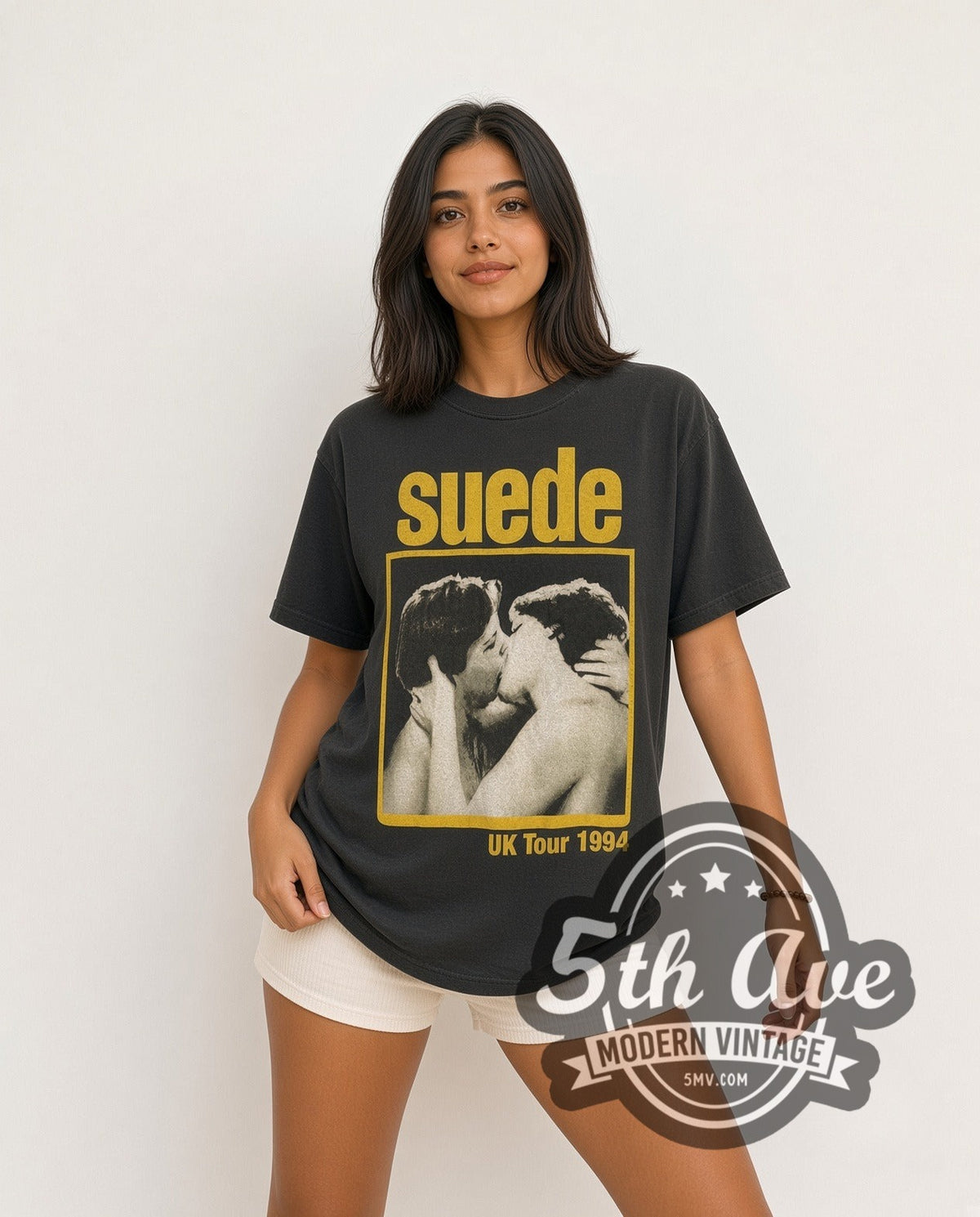 Model wearing the Suede UK Tour 1994 Kiss Photo vintage band t-shirt