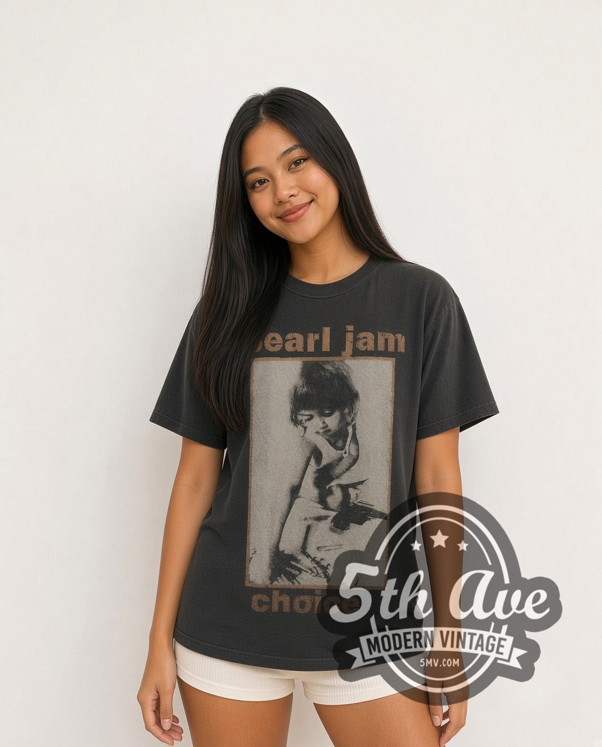 Model wearing the Pearl Jam Crayons vintage band t-shirt