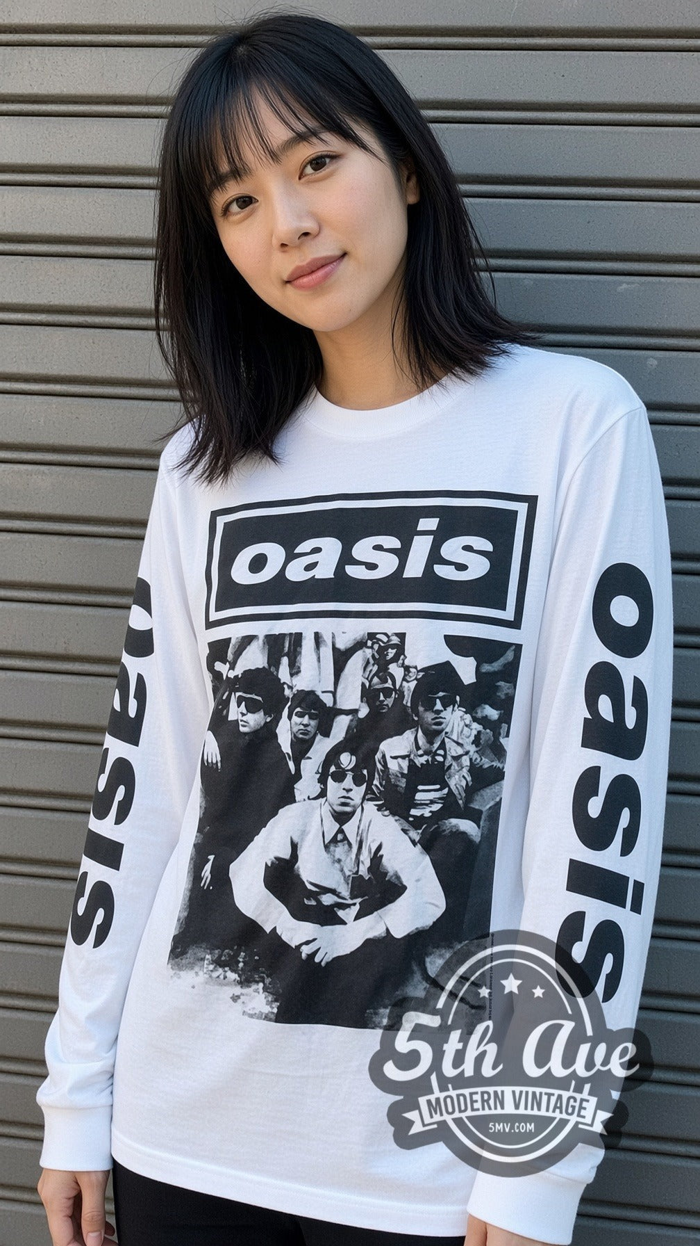 Model wearing the Oasis Band Photo vintage band long sleeve t-shirt in white
