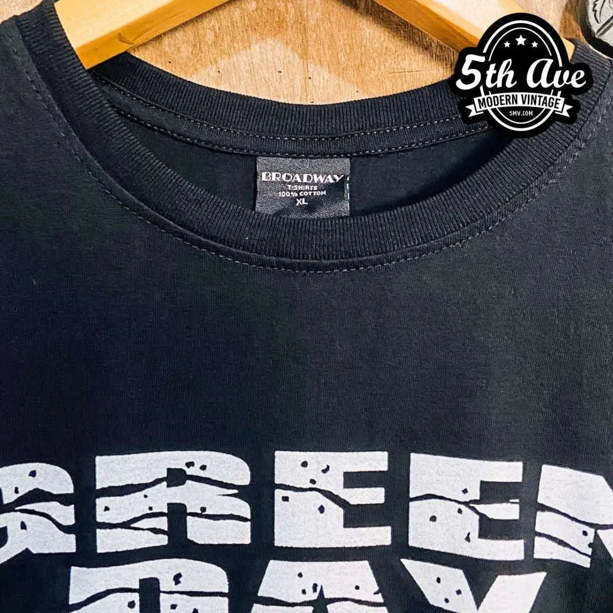 Model wearing Green Day – Punk Not Dead vintage band tee