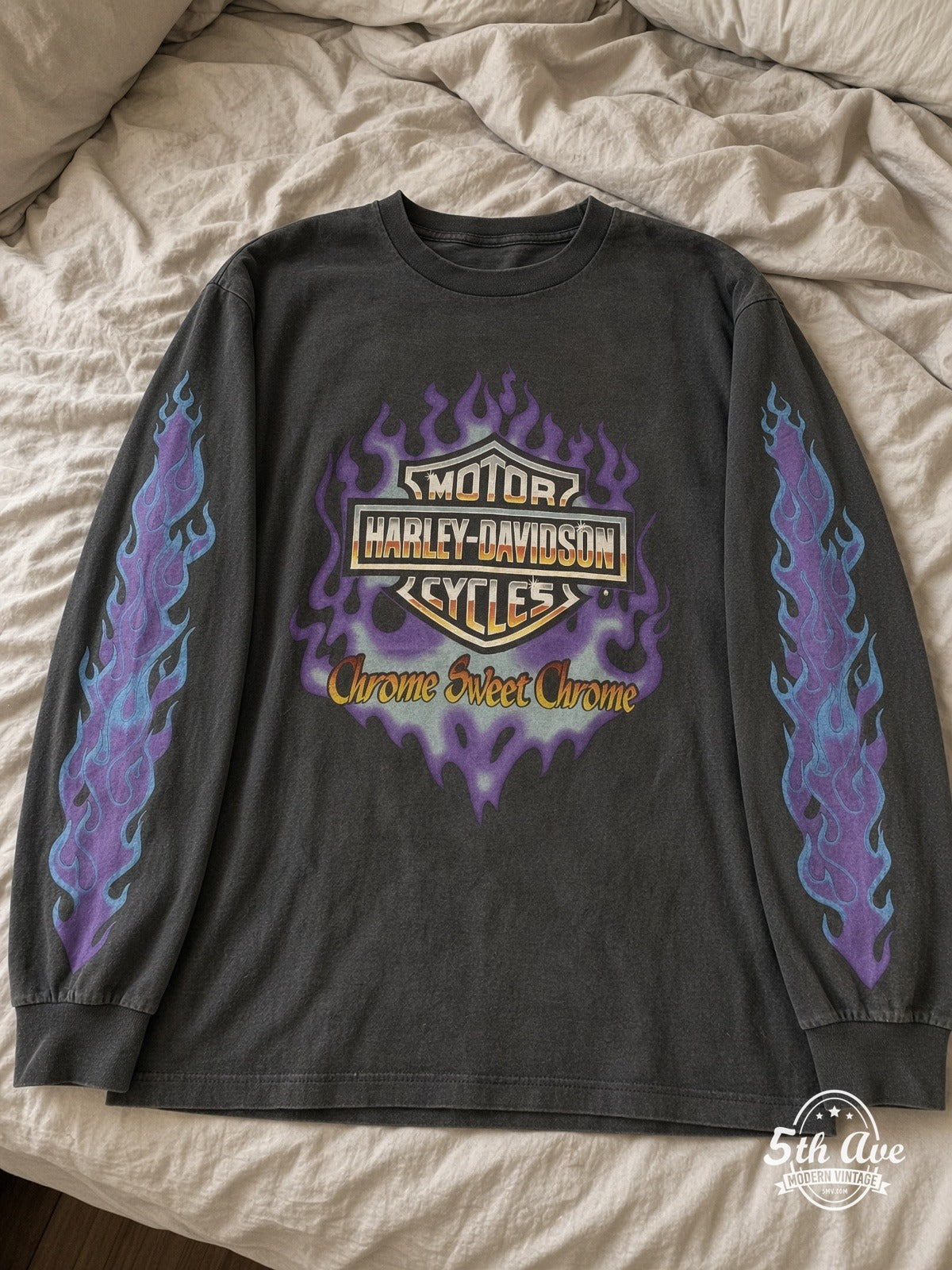 Harley-Davidson Chrome Sweet Chrome Daytona vintage tee laid on bed