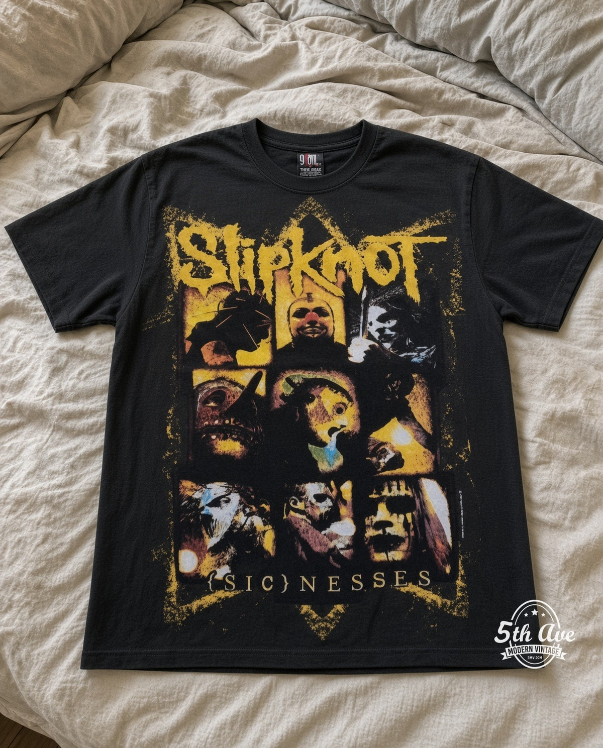 MB 124 Slipknot Masks bed