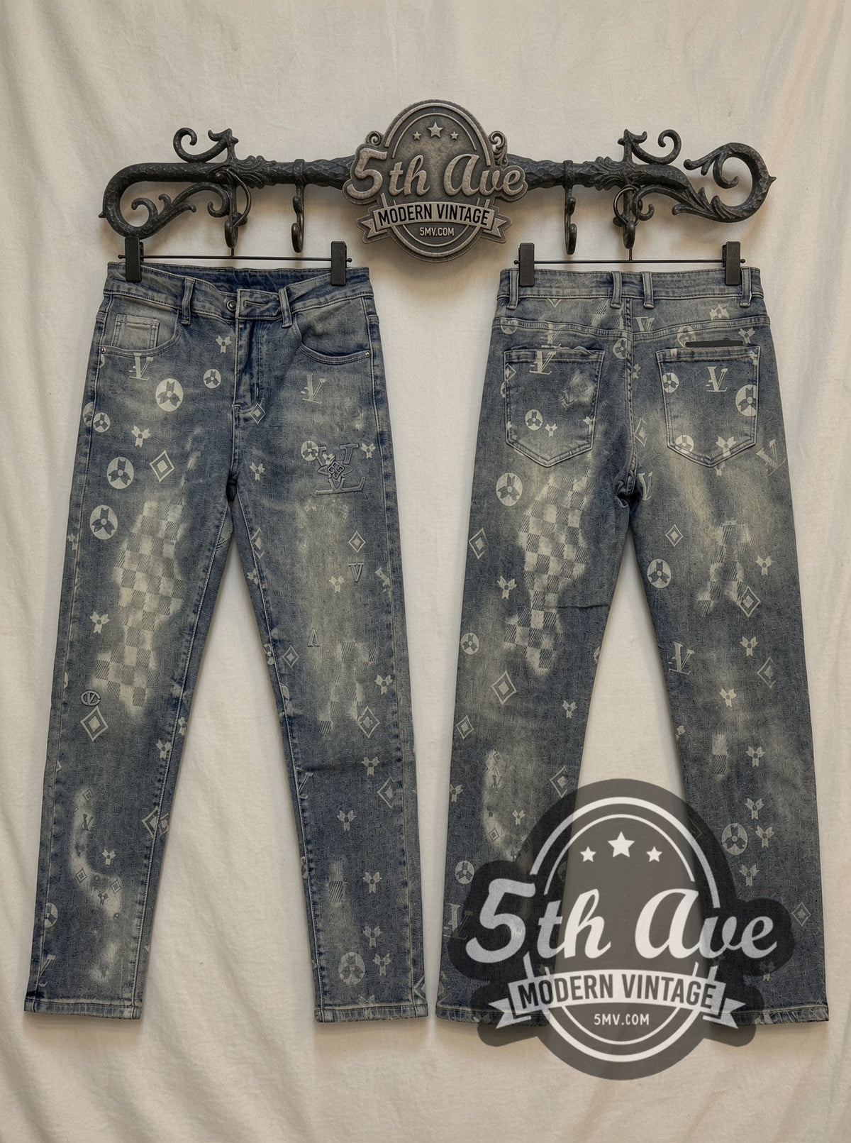 Acid Wash Monogram-Style Streetwear Jeans – Vintage Style vintage jeans on rack