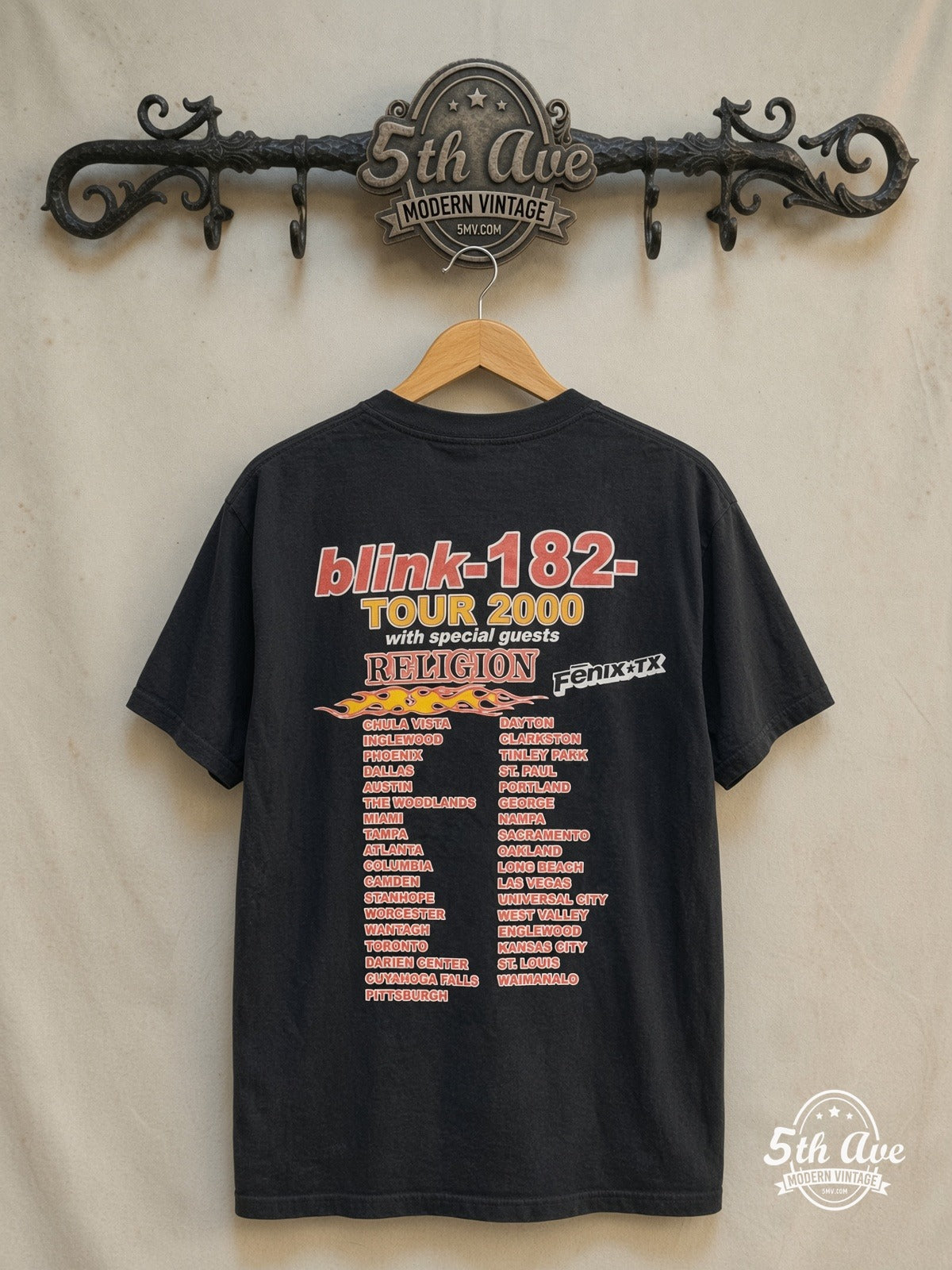Blink-182 – The Mark, Tom and Travis Show – Vintage Band T-Shirt — back on locked cream ornate 5th Ave rack