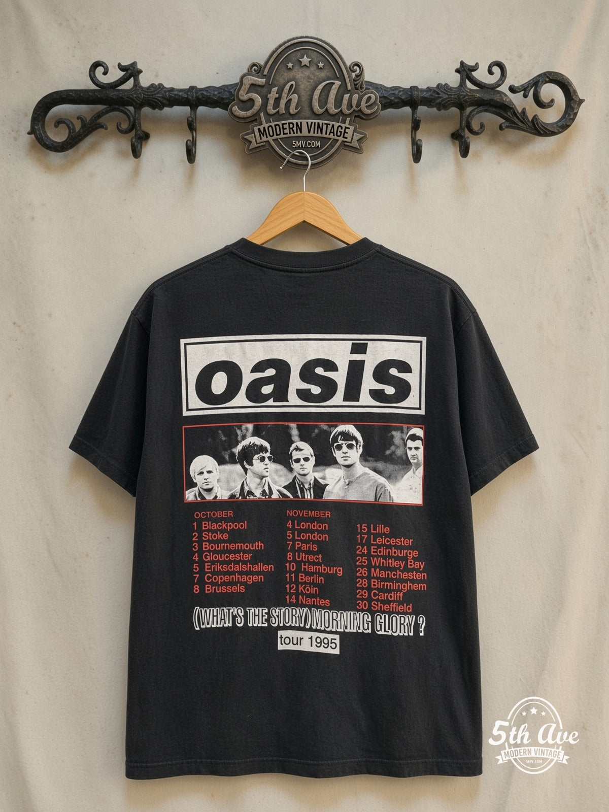 Oasis – (What's the Story) Morning Glory?' Tour 1995 – Vintage Band T-Shirt — back on locked cream ornate 5th Ave rack