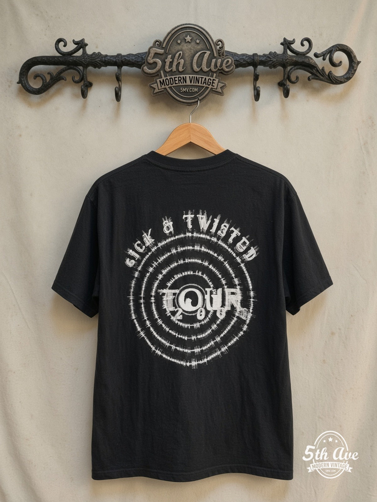 Korn – Sick and Twisted Tour' 2000 (Monochrome) – Vintage Band T-Shirt — back on locked cream ornate 5th Ave rack