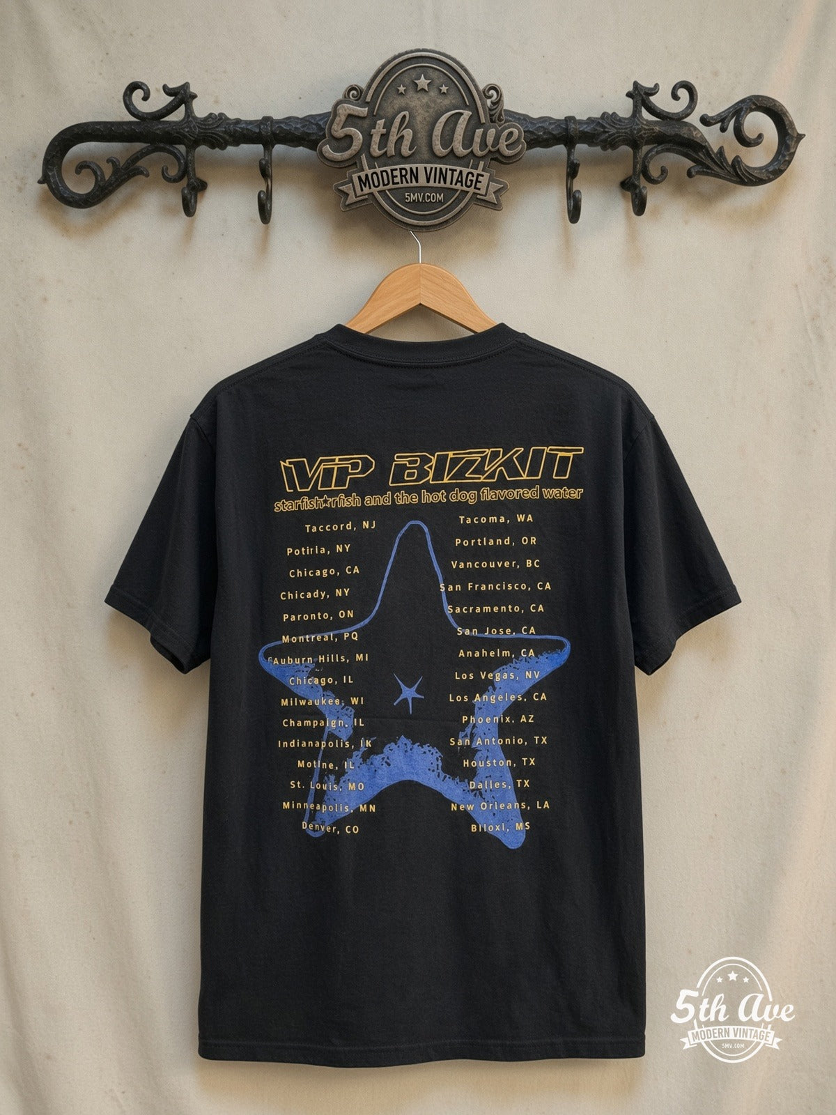 Limp Bizkit – Chocolate Starfish Tour – Vintage Band T-Shirt — back on locked cream ornate 5th Ave rack