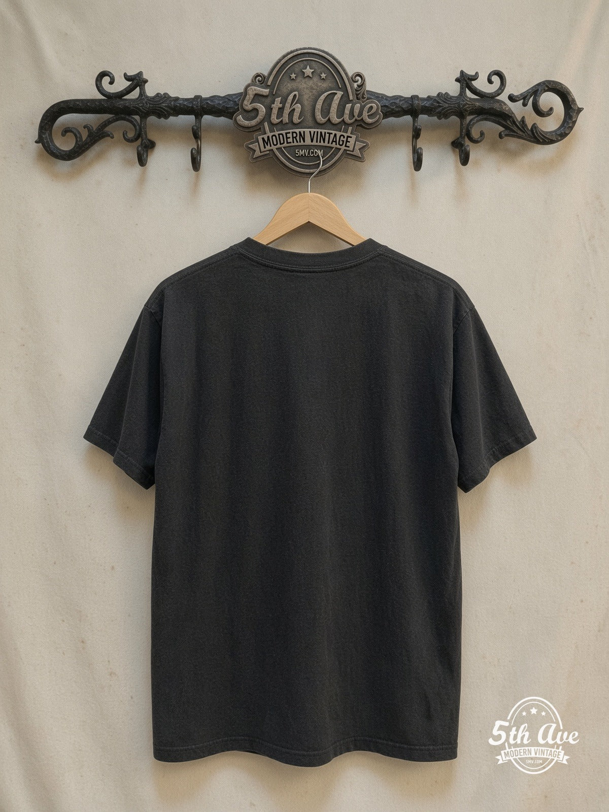 Led Zeppelin – SID VICIOUS SEX PISTOLS – Vintage Band T-Shirt — back on locked cream ornate 5th Ave rack