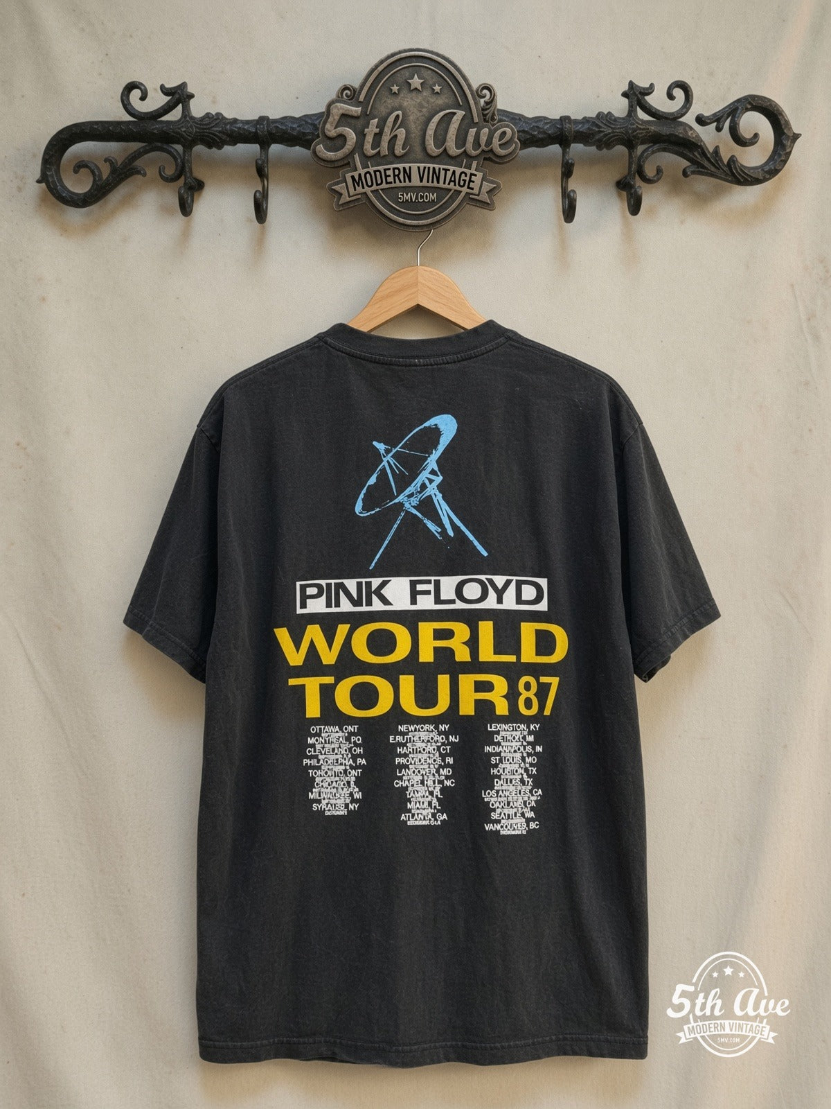 Pink Floyd – World Tour' 1987 – Vintage Band T-Shirt — back on locked cream ornate 5th Ave rack