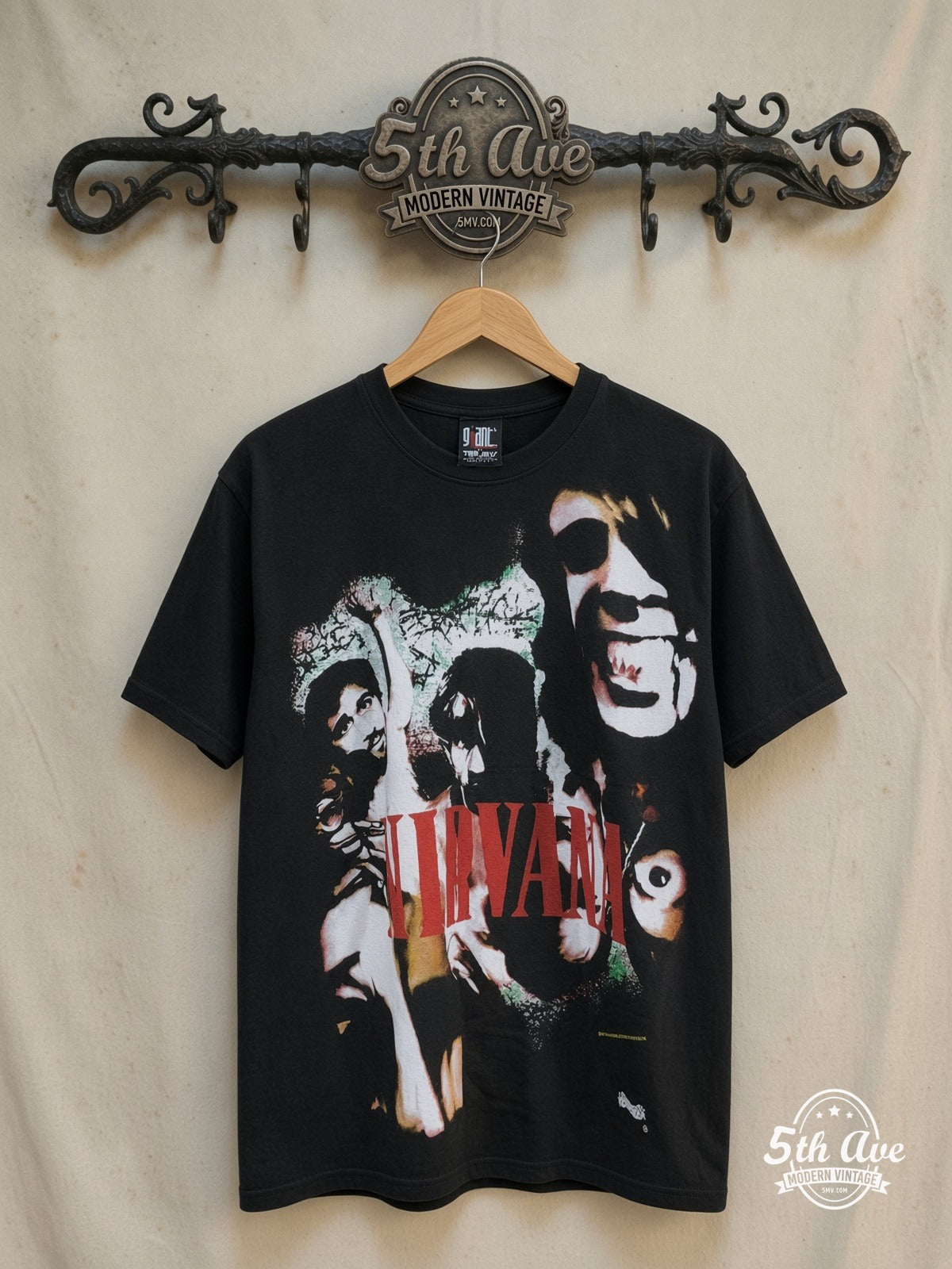 Nirvana – Erinnerungen an Kurt Cobain – All Over Print – Vintage Band T-Shirt — front on locked cream ornate 5th Ave rack