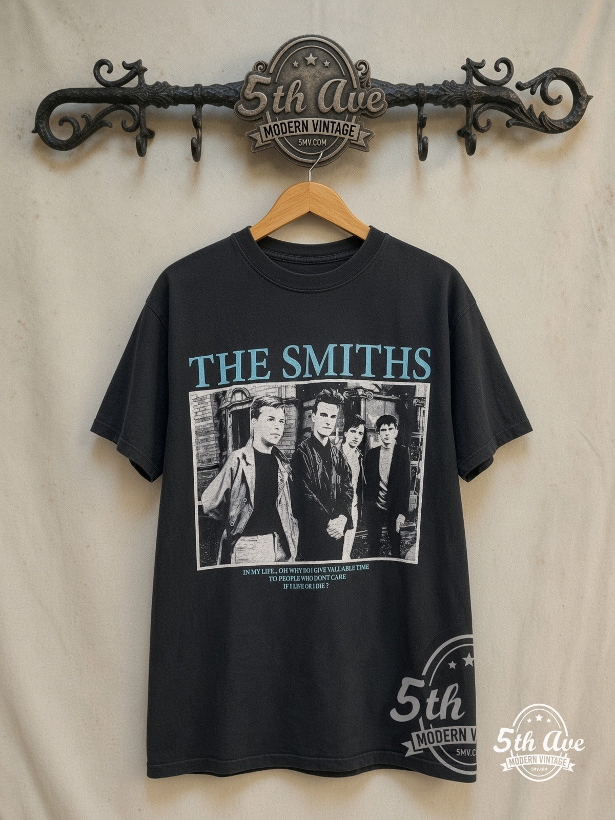 The Smiths – Hatful of Hollow Blue Title Bar Portrait – Vintage Band T-Shirt — front on locked cream ornate 5th Ave rack