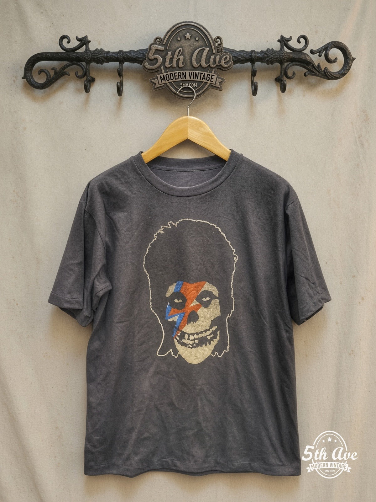 DAVID BOWIE 100% Cotton New Vintage Band T-Shirt – Vintage Band T-Shirt — front on locked cream ornate 5th Ave rack