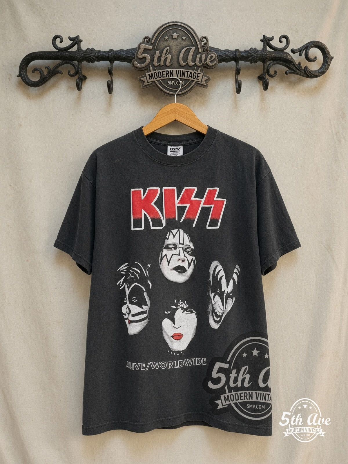 KISS – Alive/Worldwide Tour 1996/1997 \m/KIϟϟ\m/ – Vintage Band T-Shirt — front on locked cream ornate 5th Ave rack