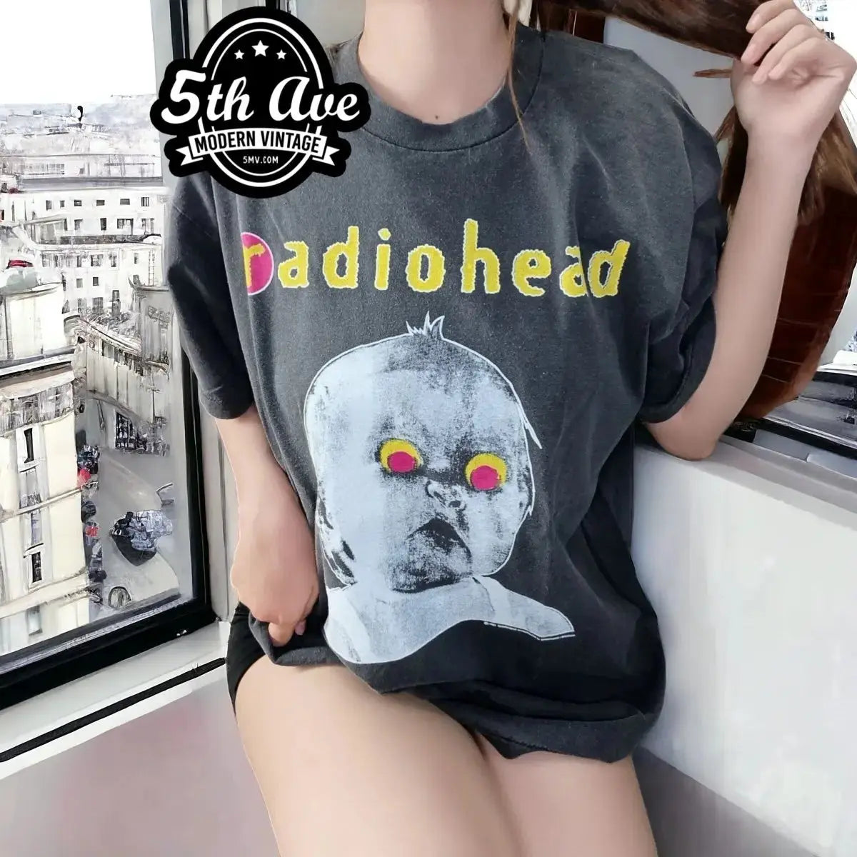 Radiohead – Pablo Honey Baby Glowing Eyes vintage band t-shirt on rack
