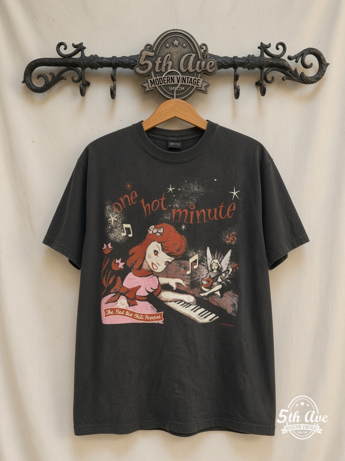 Red Hot Chili Peppers One Hot Minute World Tour 1995 vintage band t-shirt on rack