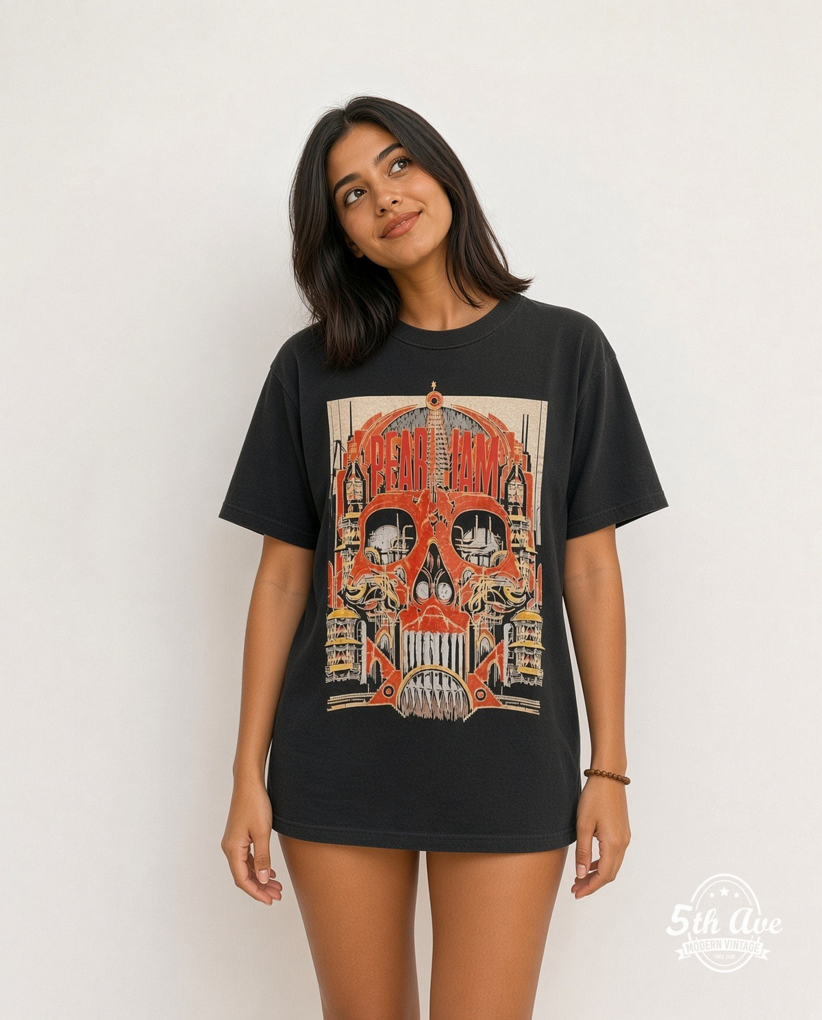 Model wearing the Pearl Jam vintage band t-shirt