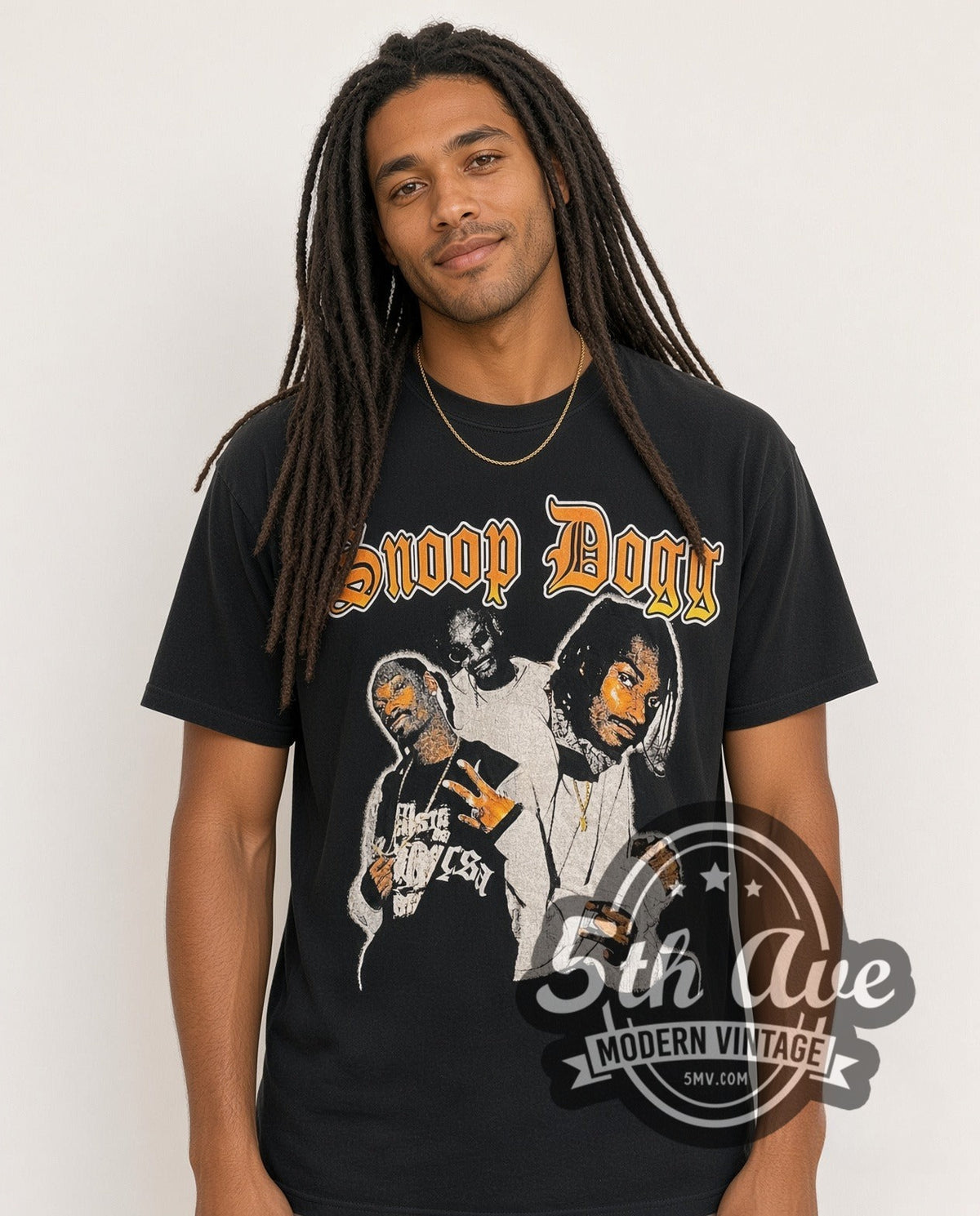 Model wearing the Snoop Dogg vintage rap tee