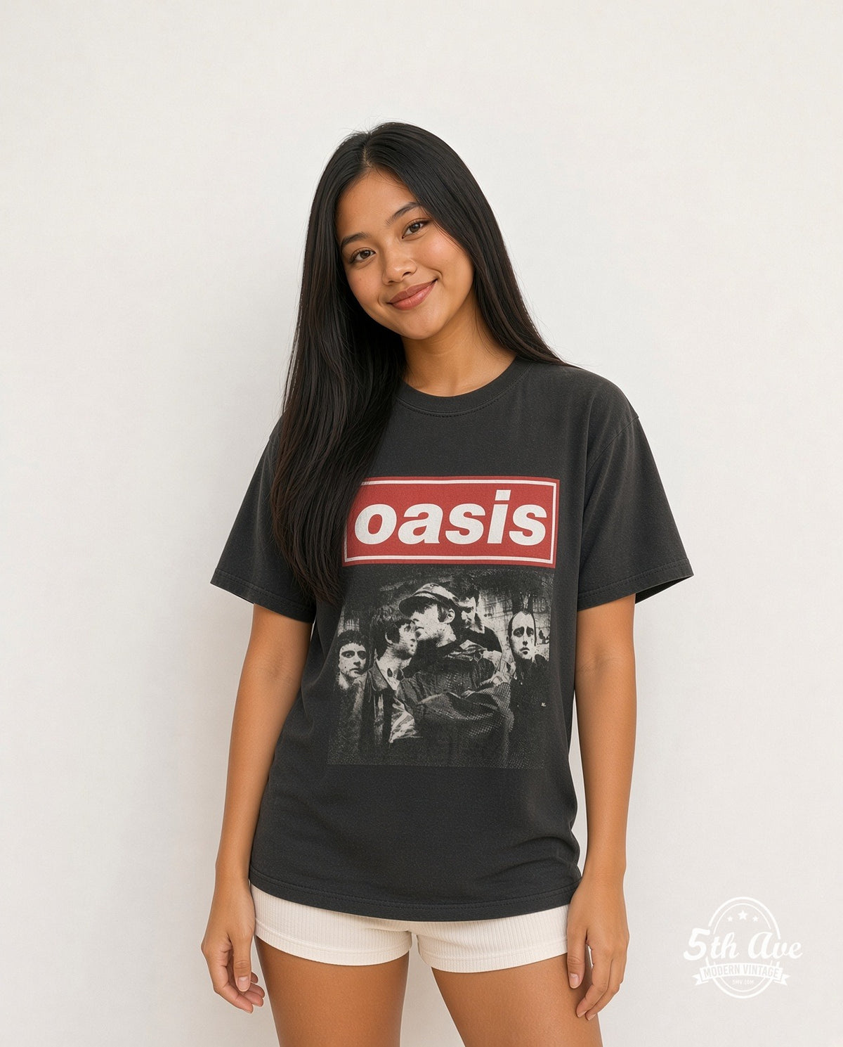 Model wearing the Oasis Band Image vintage band t-shirt