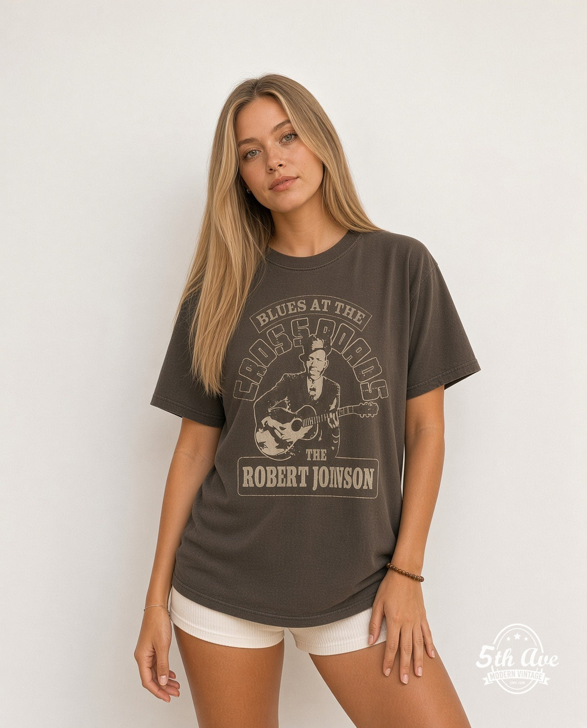 Model wearing the Robert Johnson vintage band t-shirt