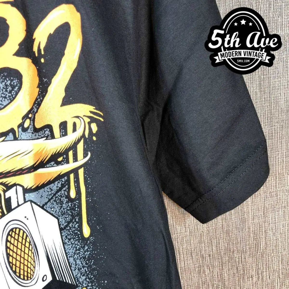 Blink-182 Punk Bunny - New Vintage Band T shirt - Vintage Band Shirts