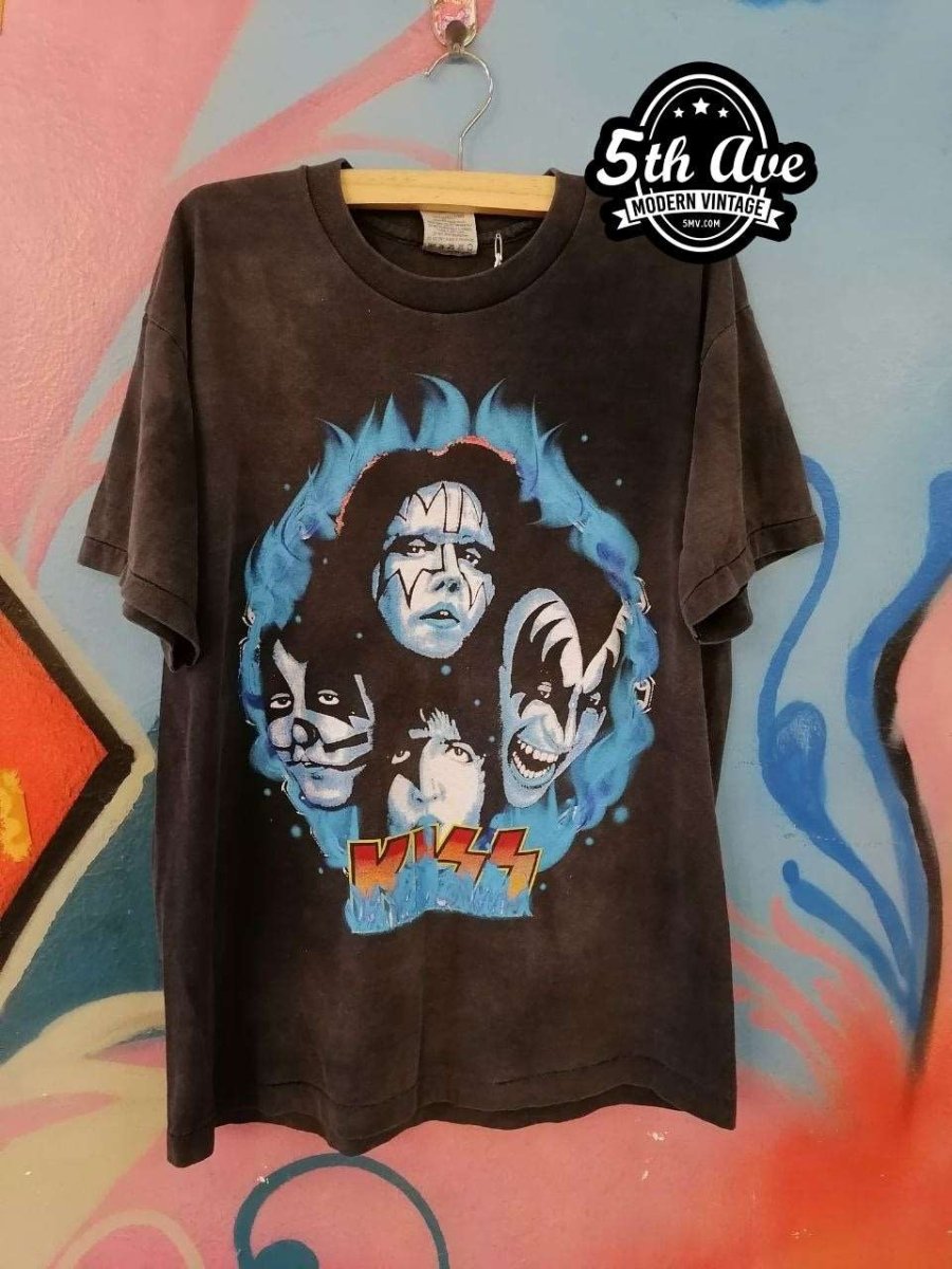 Kiss Single Stitched t shirt - Vintage Band Shirts