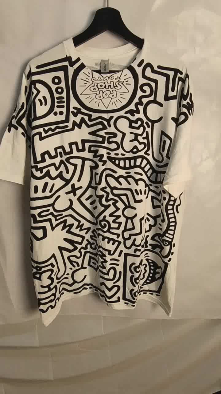 A video showing the details of the Keith haring black and white t shirt