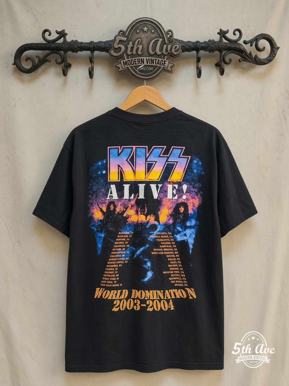 KISS – World Domination 2003-2004 Tour \m/KIϟϟ\m/ – Vintage Band T-Shirt — back on locked cream ornate 5th Ave rack