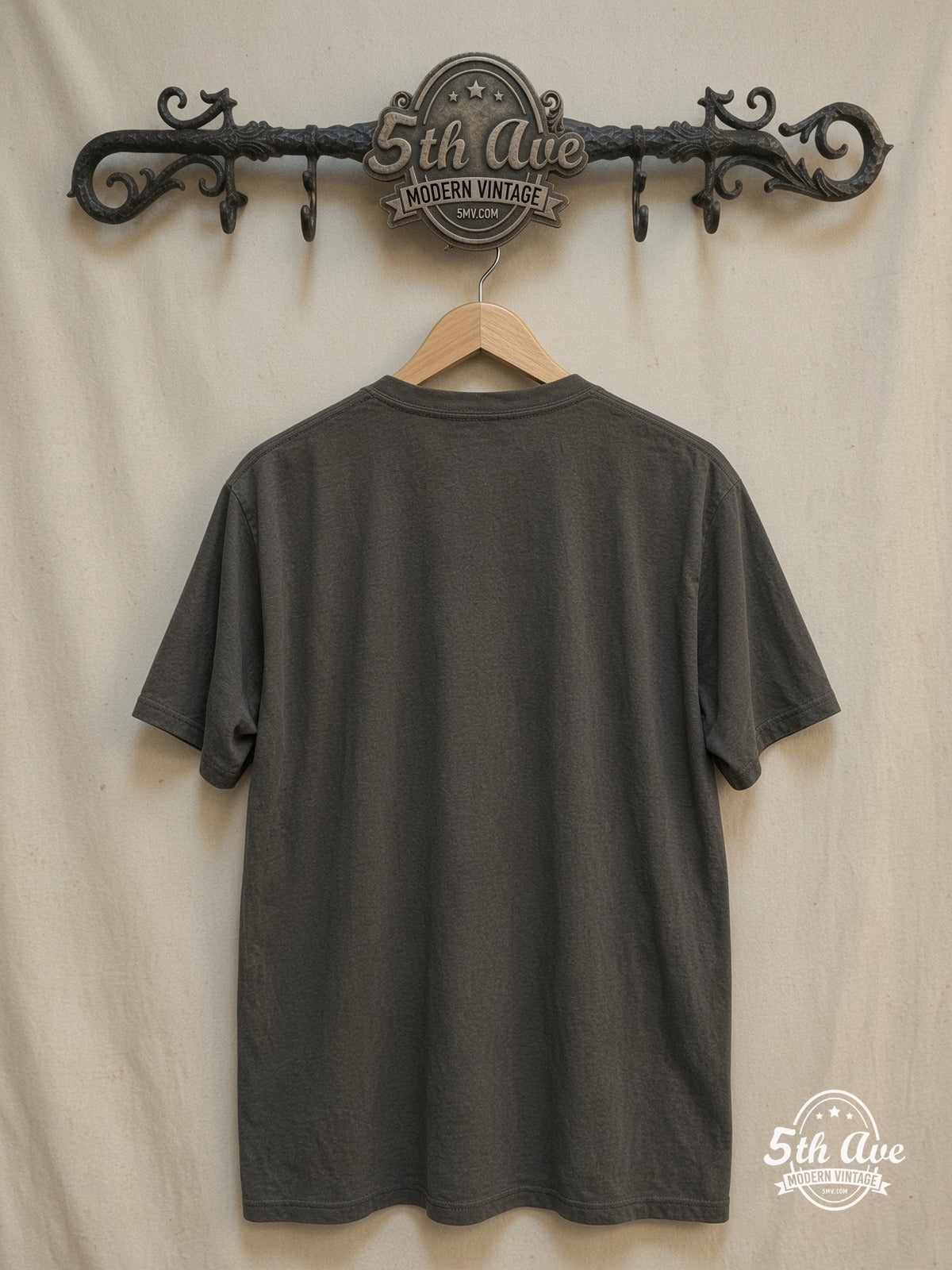Pink Floyd – Madison Square Garden Live – Vintage Band T-Shirt — back on locked cream ornate 5th Ave rack