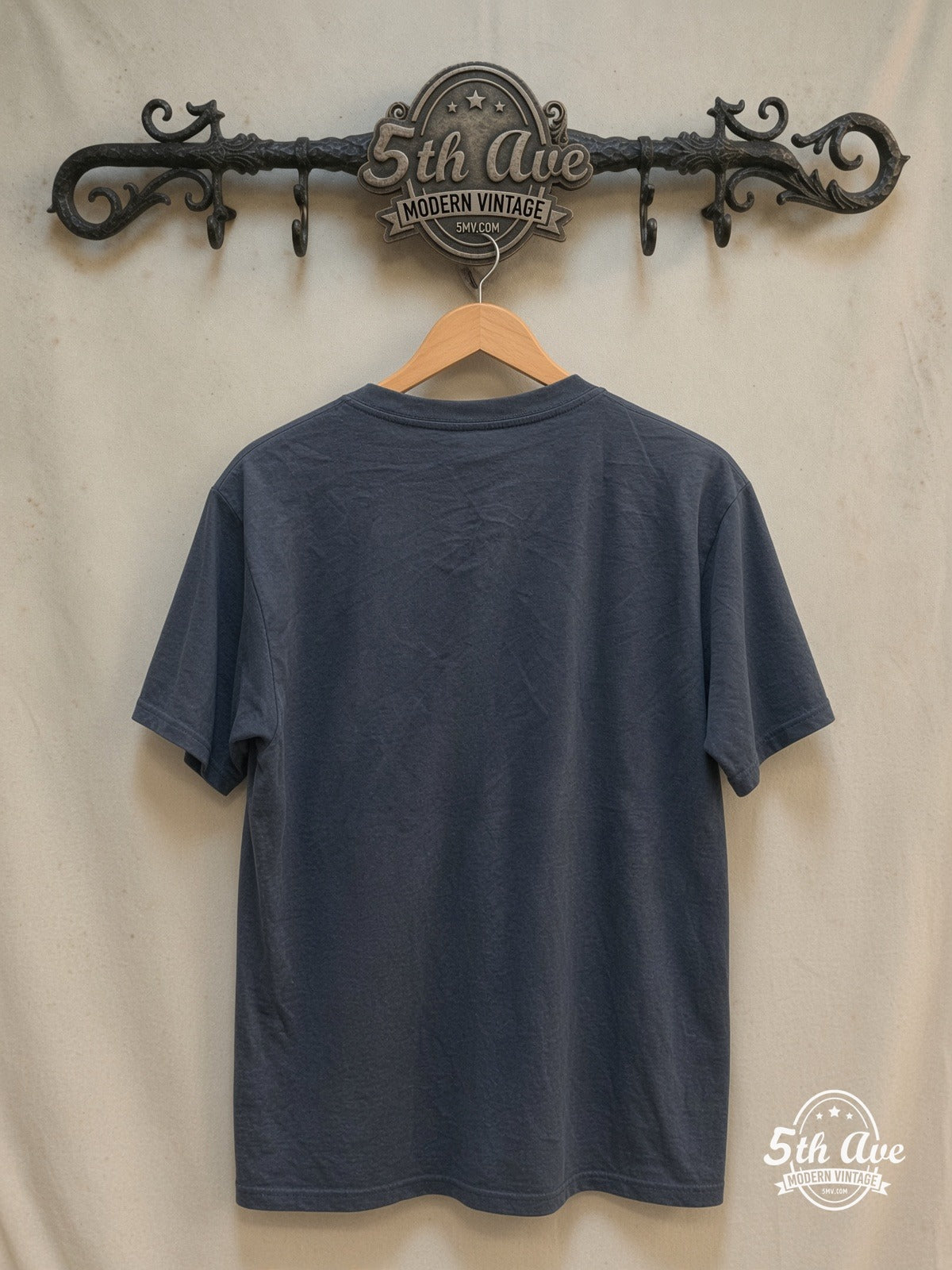 Stray Cats – Stray Cat Strut Yellow Band Photo – Vintage Band T-Shirt back on locked cream ornate 5th Ave rack