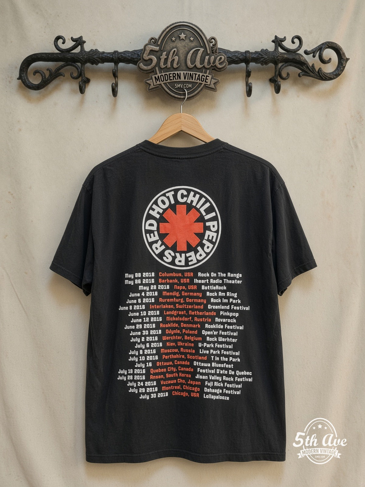 Red Hot Chili Peppers – The Getaway World Tour 2016 – Vintage Band T-Shirt — back on locked cream ornate 5th Ave rack