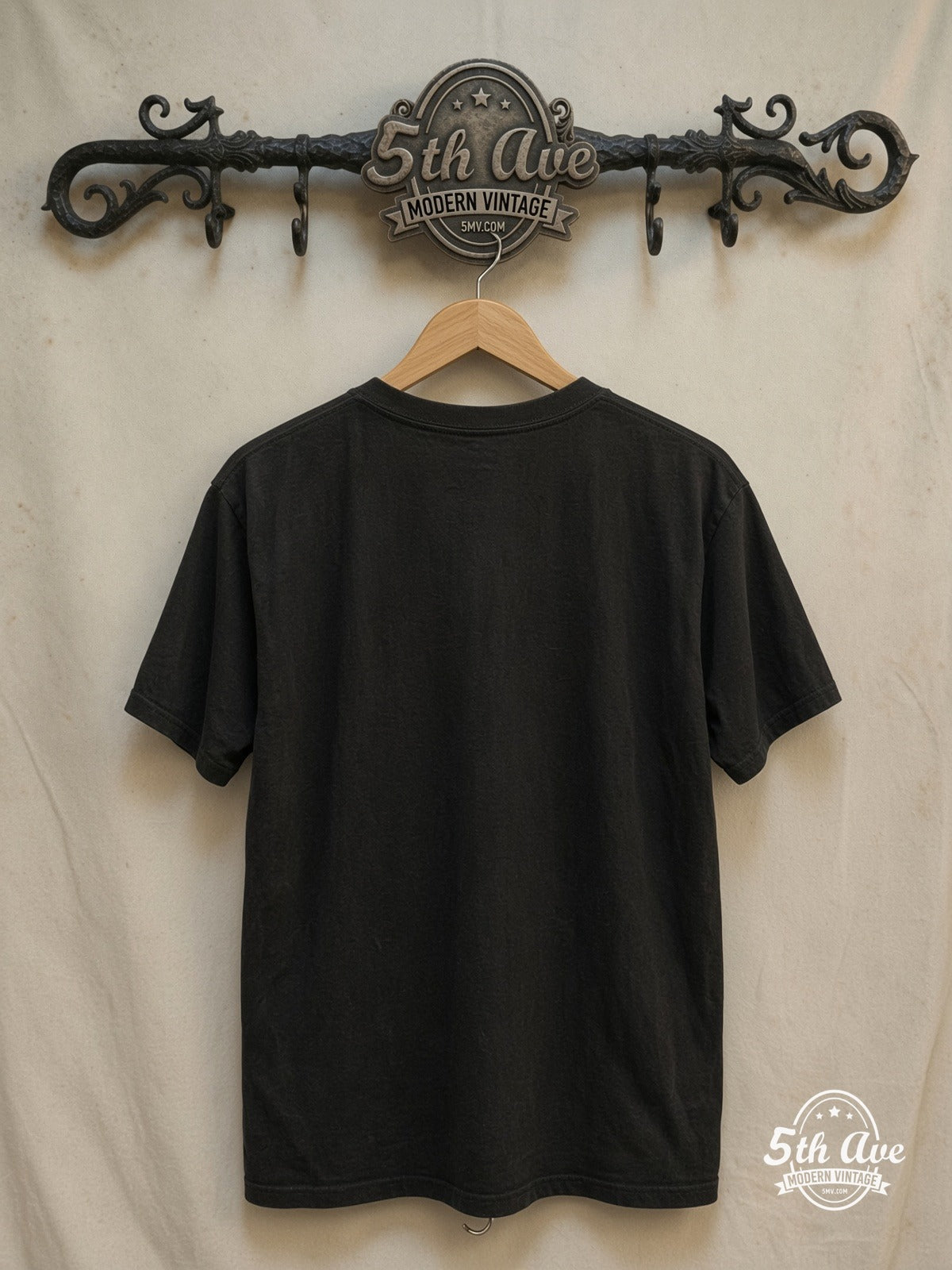 Pink Floyd – Live at Madison Square Garden 1977 – Vintage Band T-Shirt — back on locked cream ornate 5th Ave rack