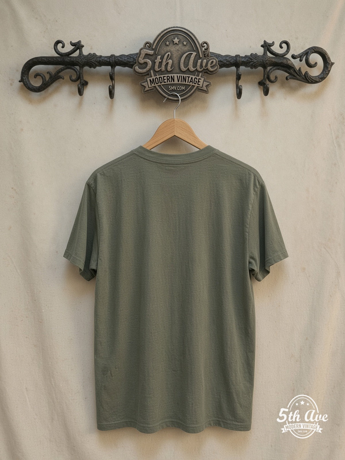 Led Zeppelin – US Tour 1975 – Vintage Band T-Shirt — back on locked cream ornate 5th Ave rack