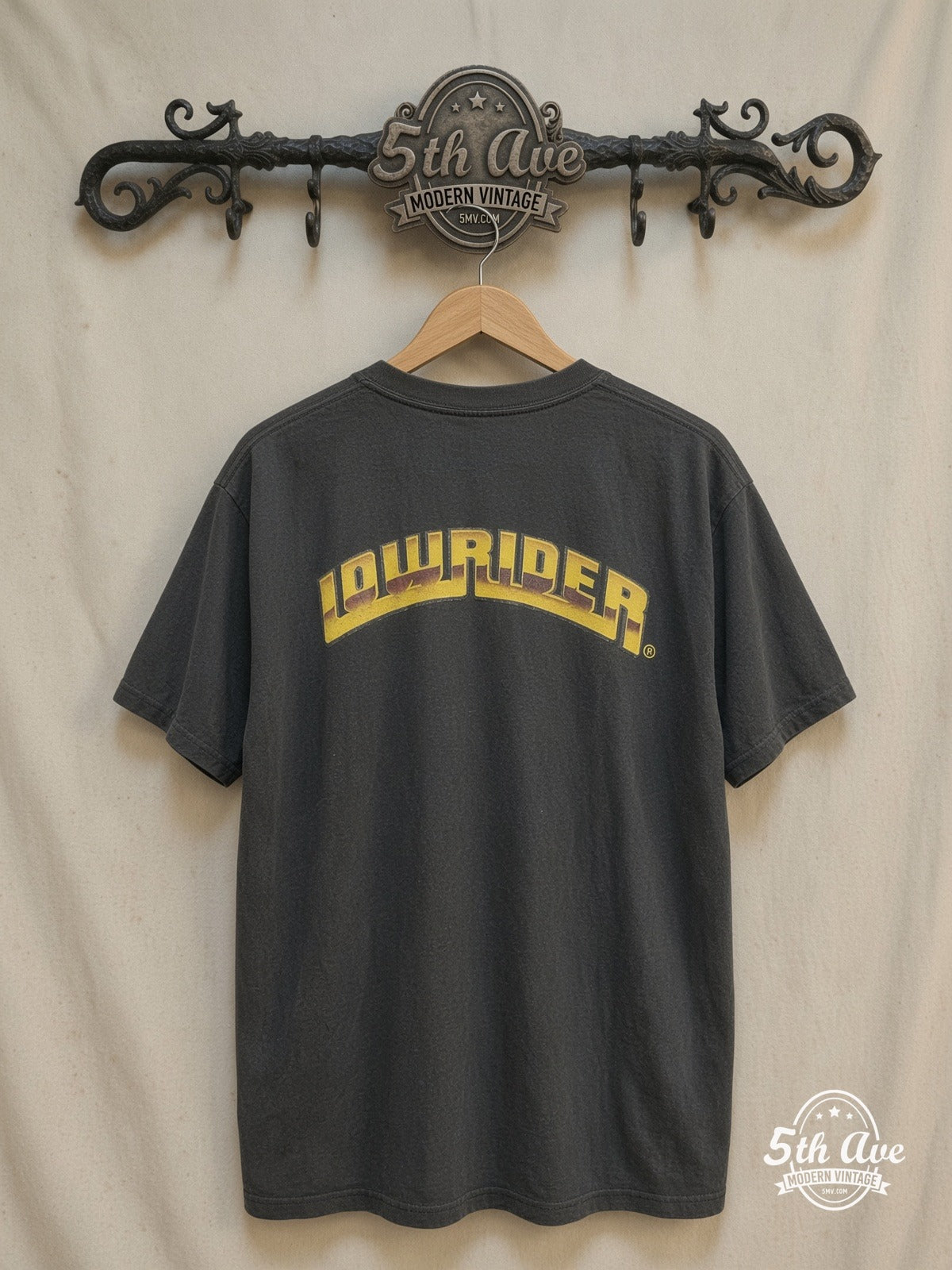 Rollin Hard – The Arizona Super Show – Vintage Graphic Tee — back on locked cream ornate 5th Ave rack