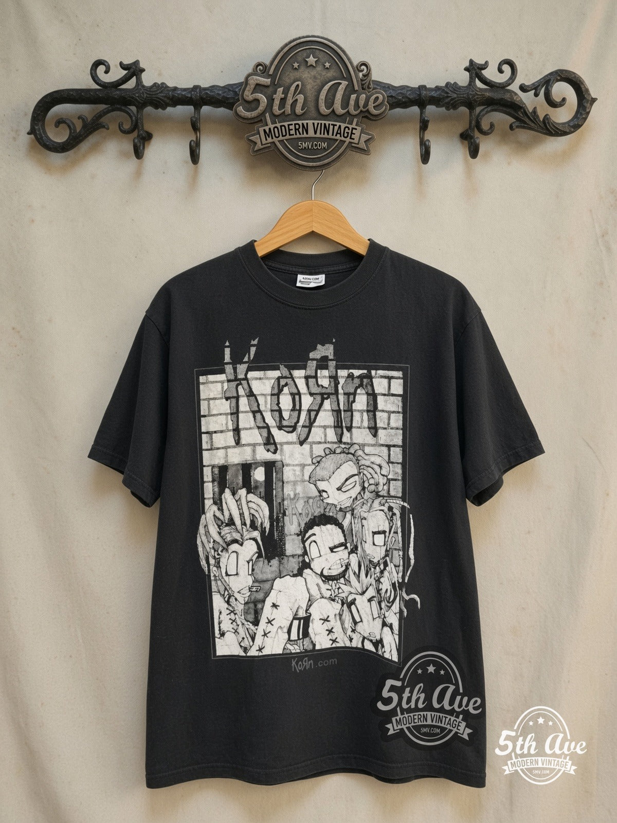 Korn – Sick and Twisted Tour' 2000 (Monochrome) – Vintage Band T-Shirt — front on locked cream ornate 5th Ave rack