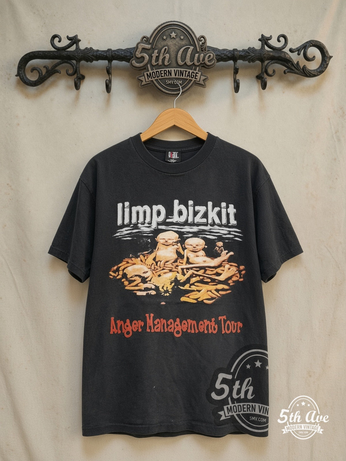 Limp Bizkit – Anger Management Green Leaf Eminem Papa Roach – Vintage Band T-Shirt — front on locked cream ornate 5th Ave rack