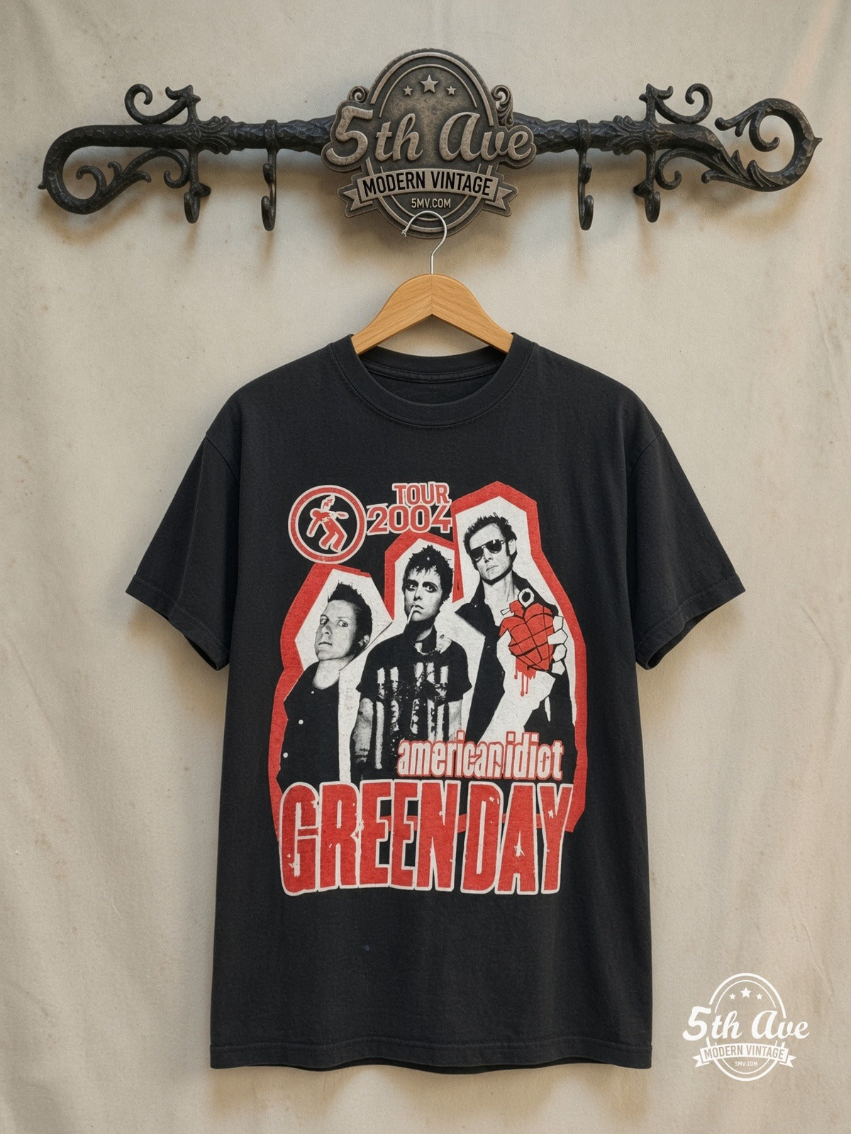 Green Day – American Idiot Tour 2004 – Vintage Band T-Shirt — front on locked cream ornate 5th Ave rack