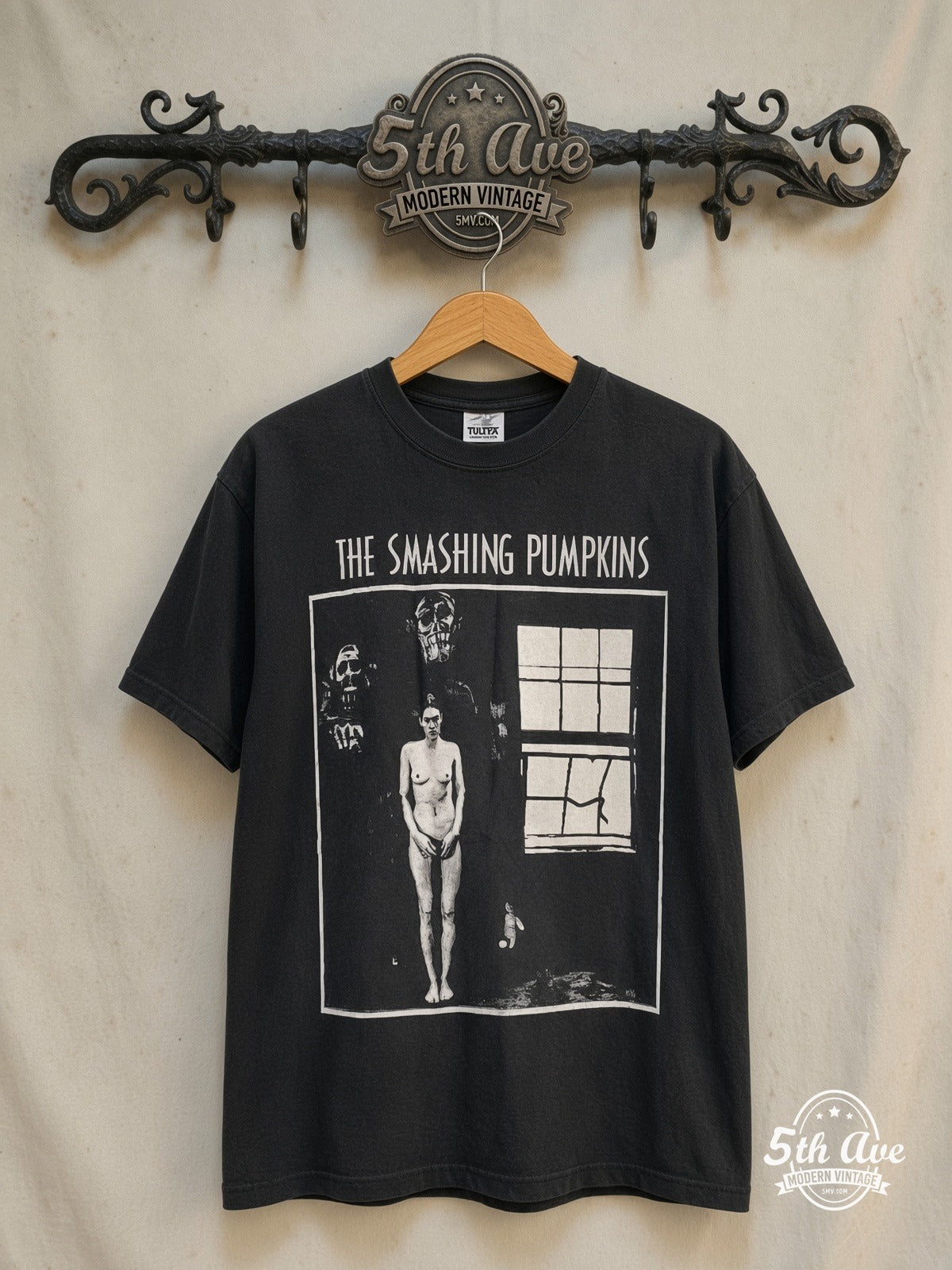 The Smashing Pumpkins – Zero Figure Concentric Circle Back – Vintage Band T-Shirt — front on locked cream ornate 5th Ave rack