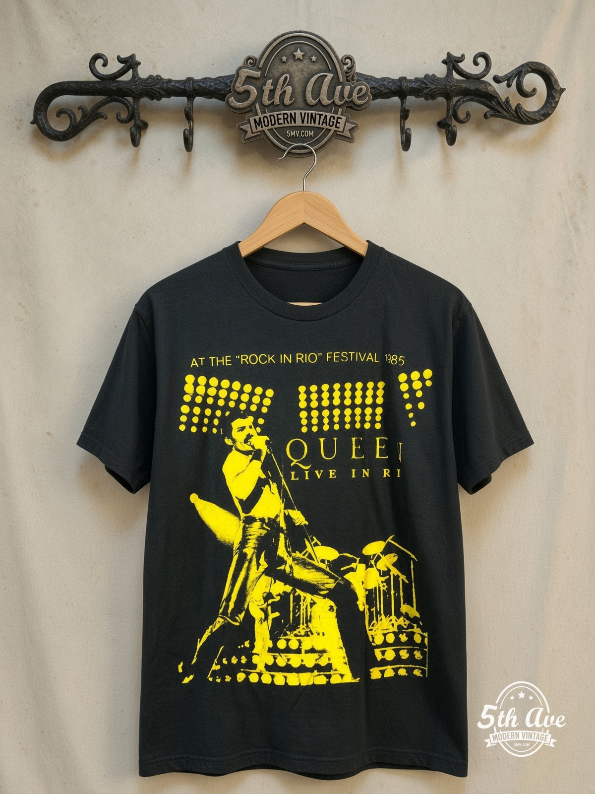 Queen – Live in Rio / Rock in Rio Festival 1985 – Vintage Band T-Shirt — front on locked cream ornate 5th Ave rack