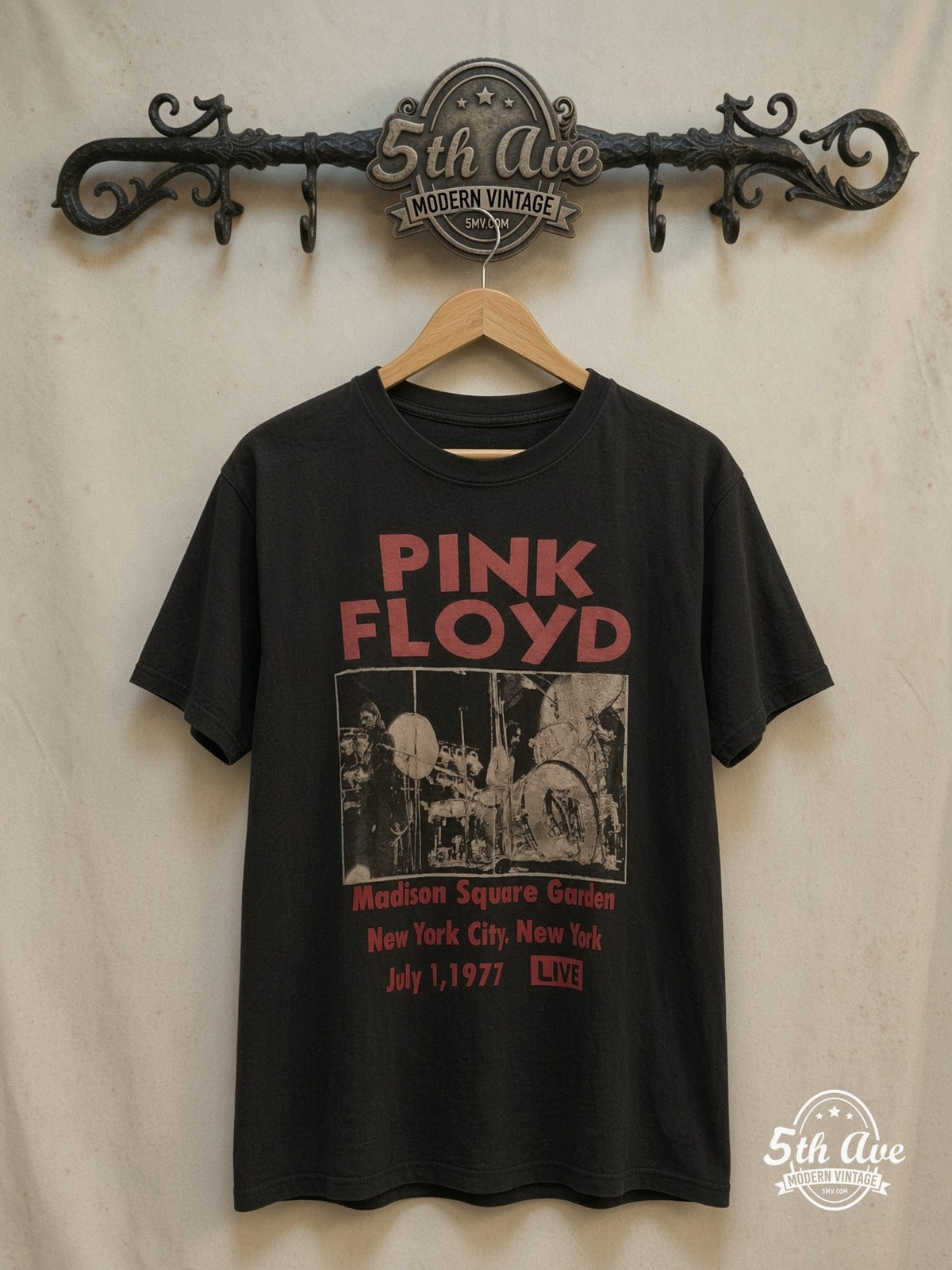 Pink Floyd – Live at Madison Square Garden 1977 – Vintage Band T-Shirt — front on locked cream ornate 5th Ave rack