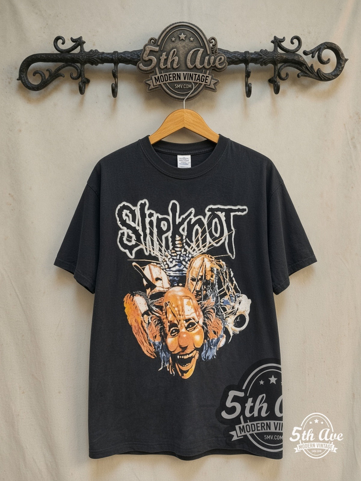 Slipknot – 870621345 – Vintage Band T-Shirt — front on locked cream ornate 5th Ave rack
