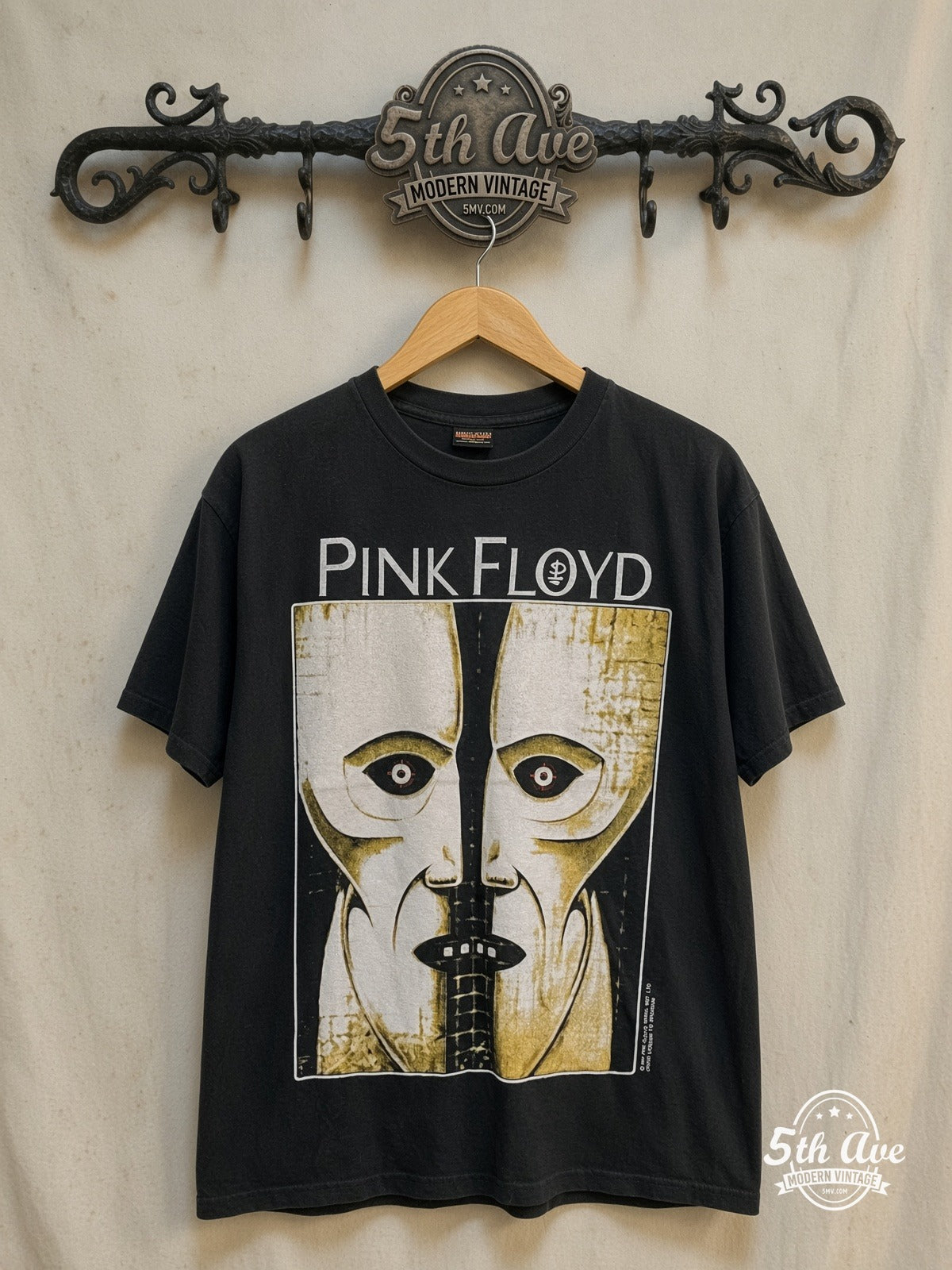 Pink Floyd The Division Bell vintage band t-shirt on rack