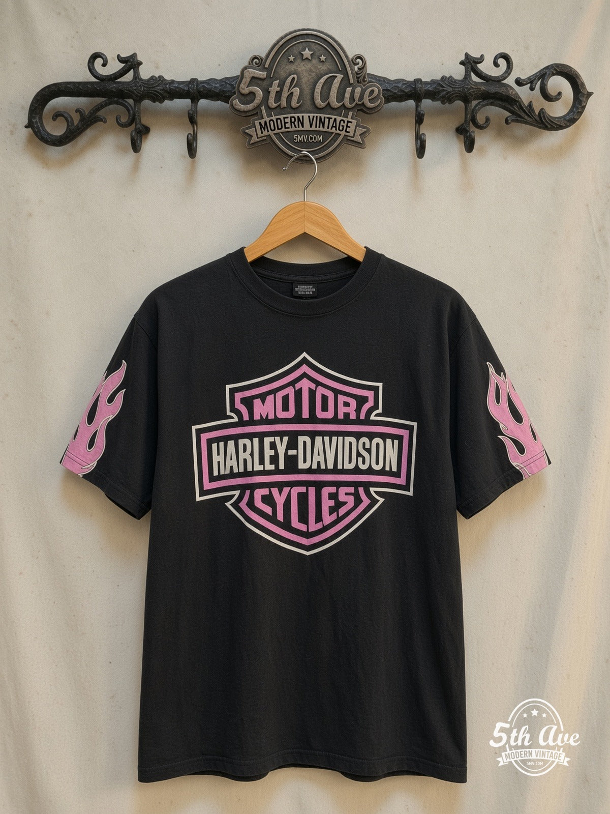 Harley-Davidson – Wisconsin Oconomowoc Pink Shield Long Sleeve – Vintage Band T-Shirt — front on locked cream ornate 5th Ave rack