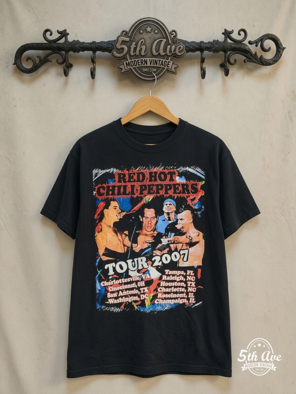 Red Hot Chili Peppers – Stadium Arcadium' World Tour 2007 – Vintage Band T-Shirt — front on locked cream ornate 5th Ave rack