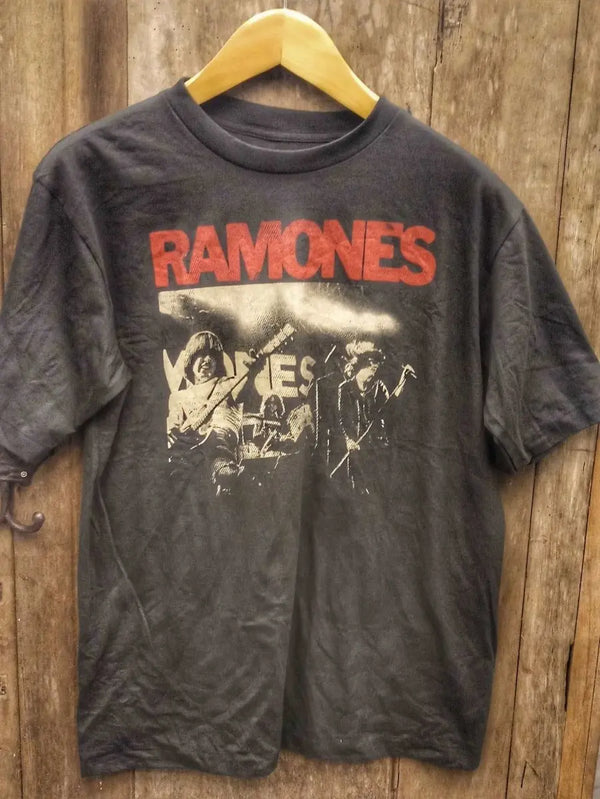 【RAMONES ラモーンズ ヴィンテージTシャツ M】 Ramones（ラモーンズ）】 Tシャツ / ビンテージ加工